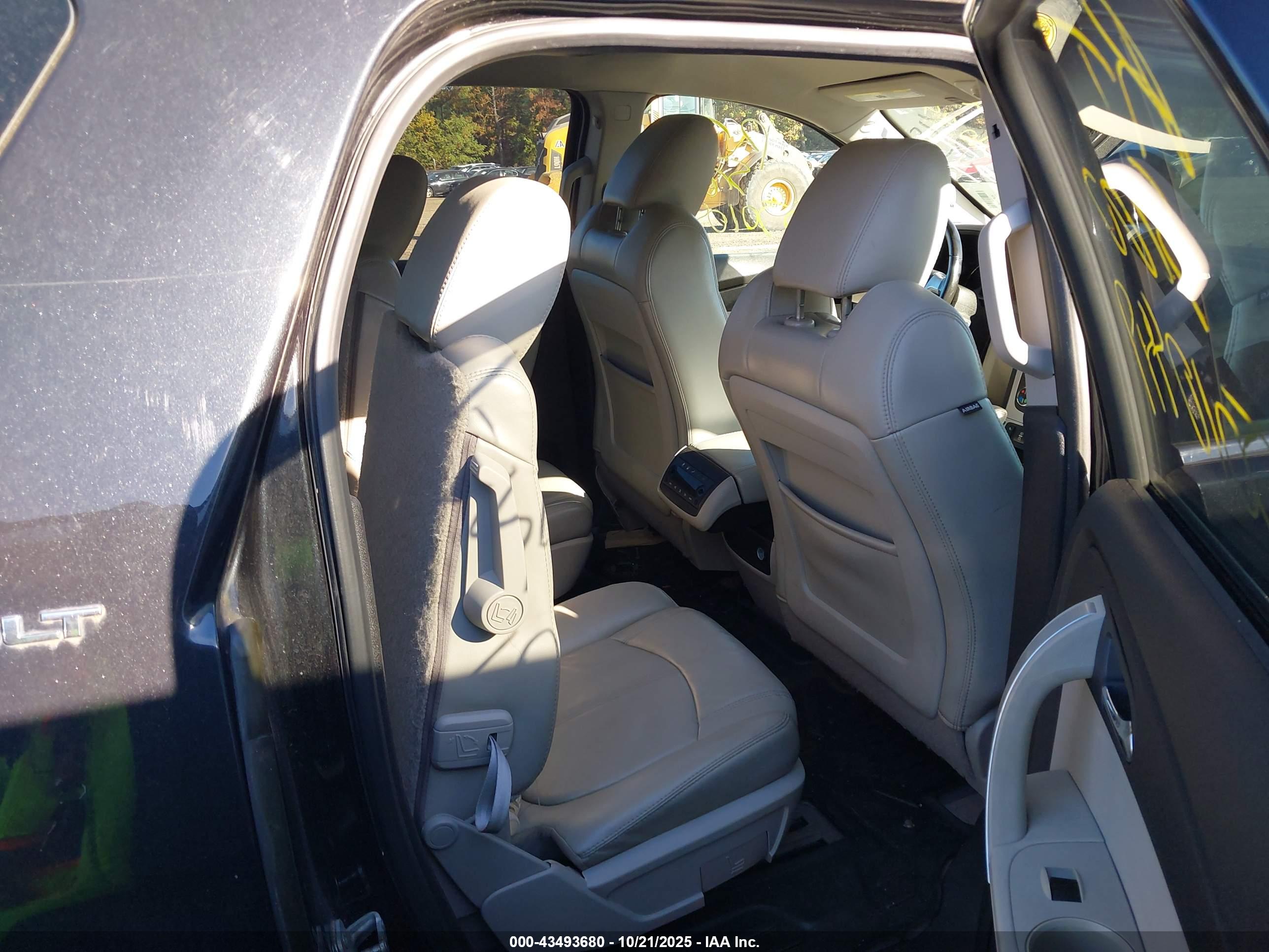 GMC ACADIA image 8