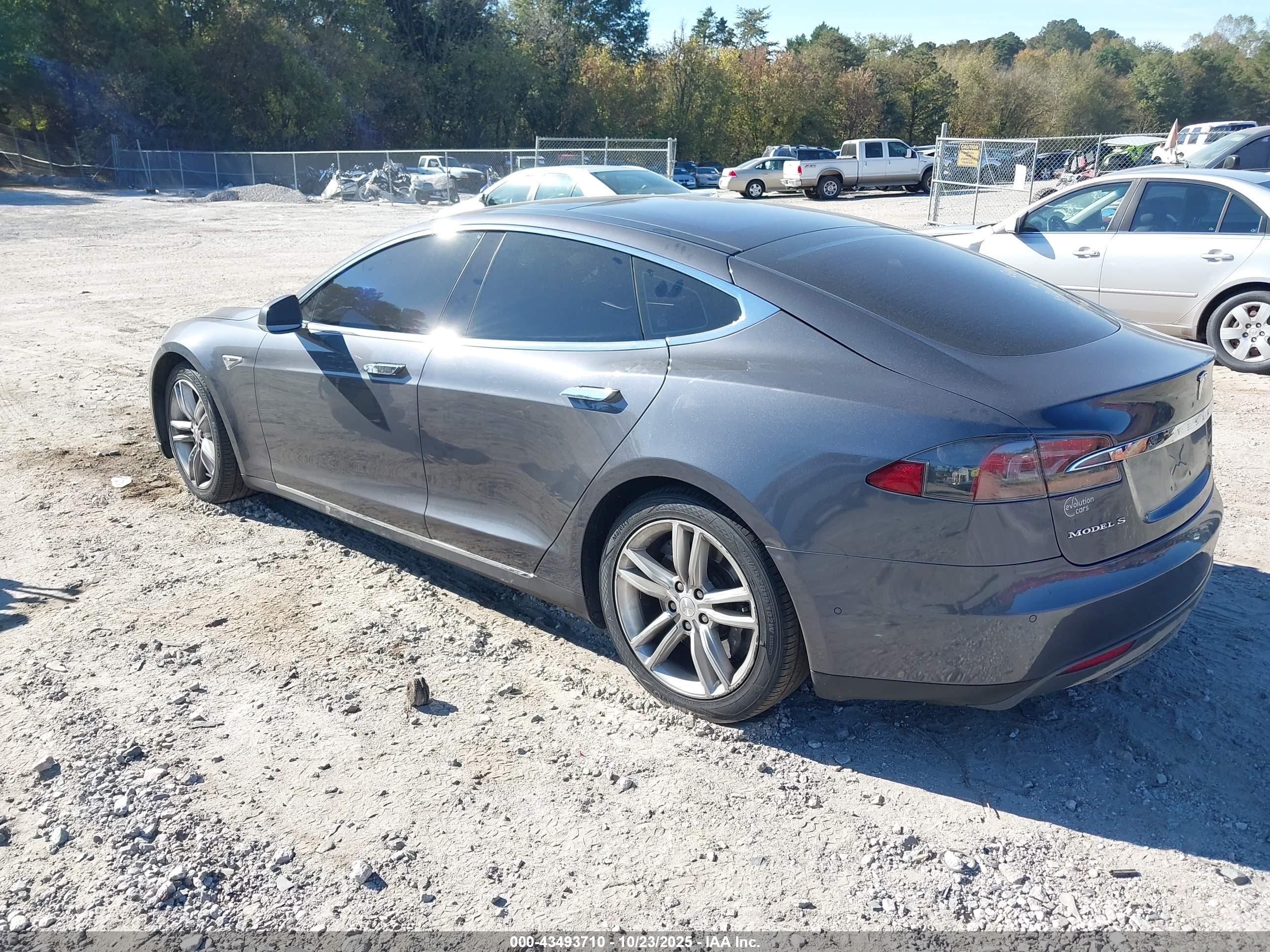 TESLA MODEL image 3