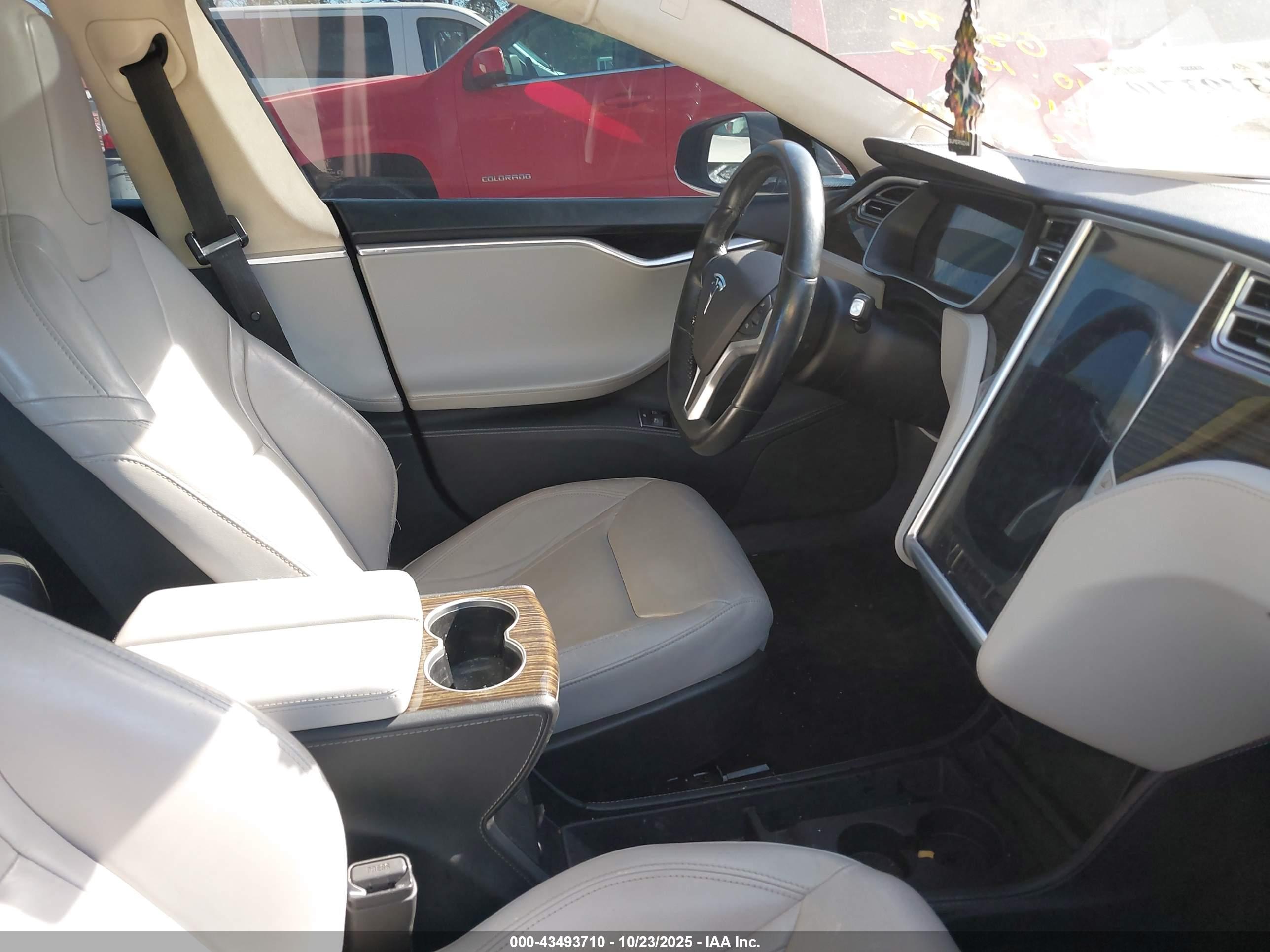 TESLA MODEL image 5