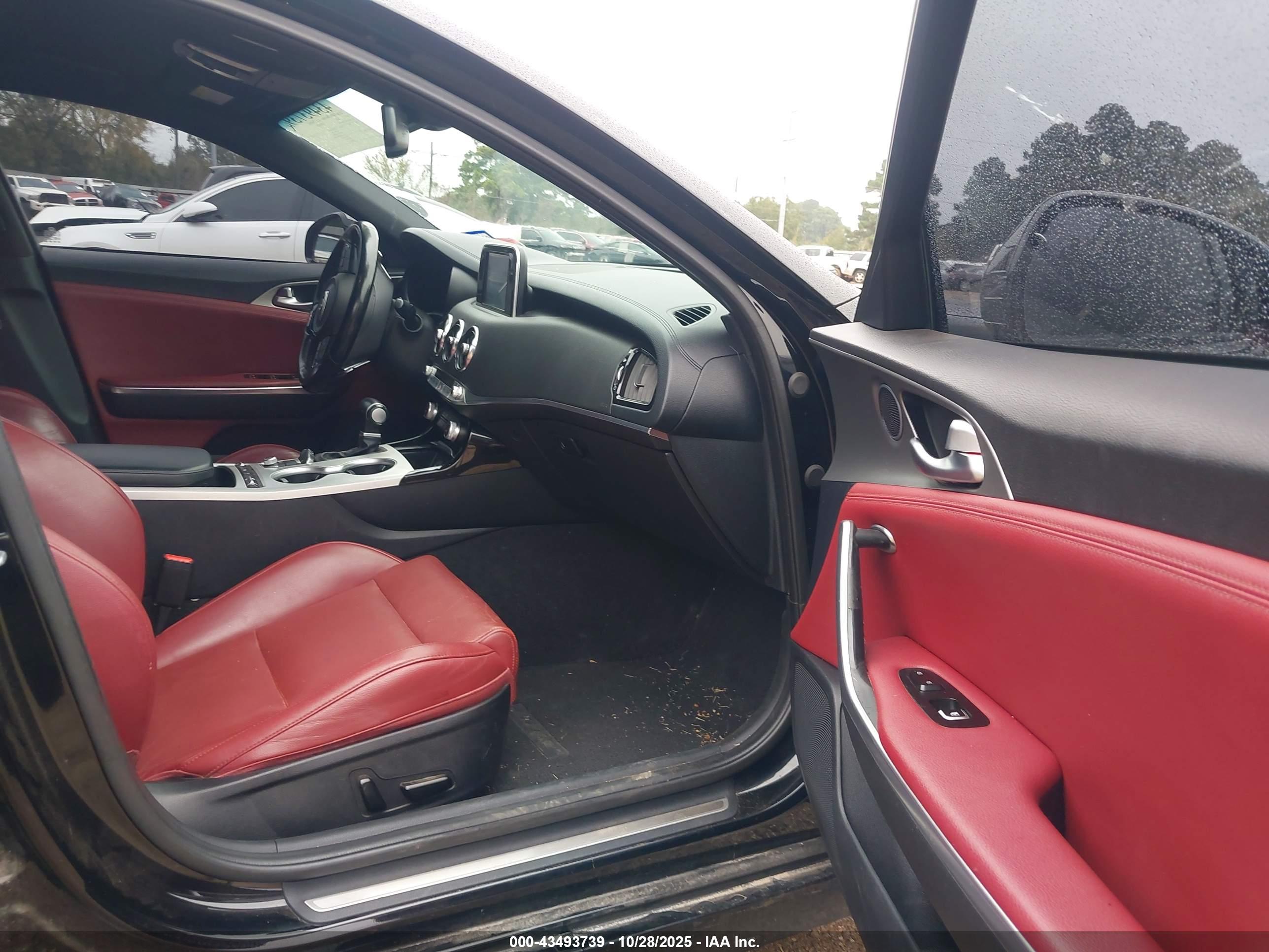 KIA STINGER image 5