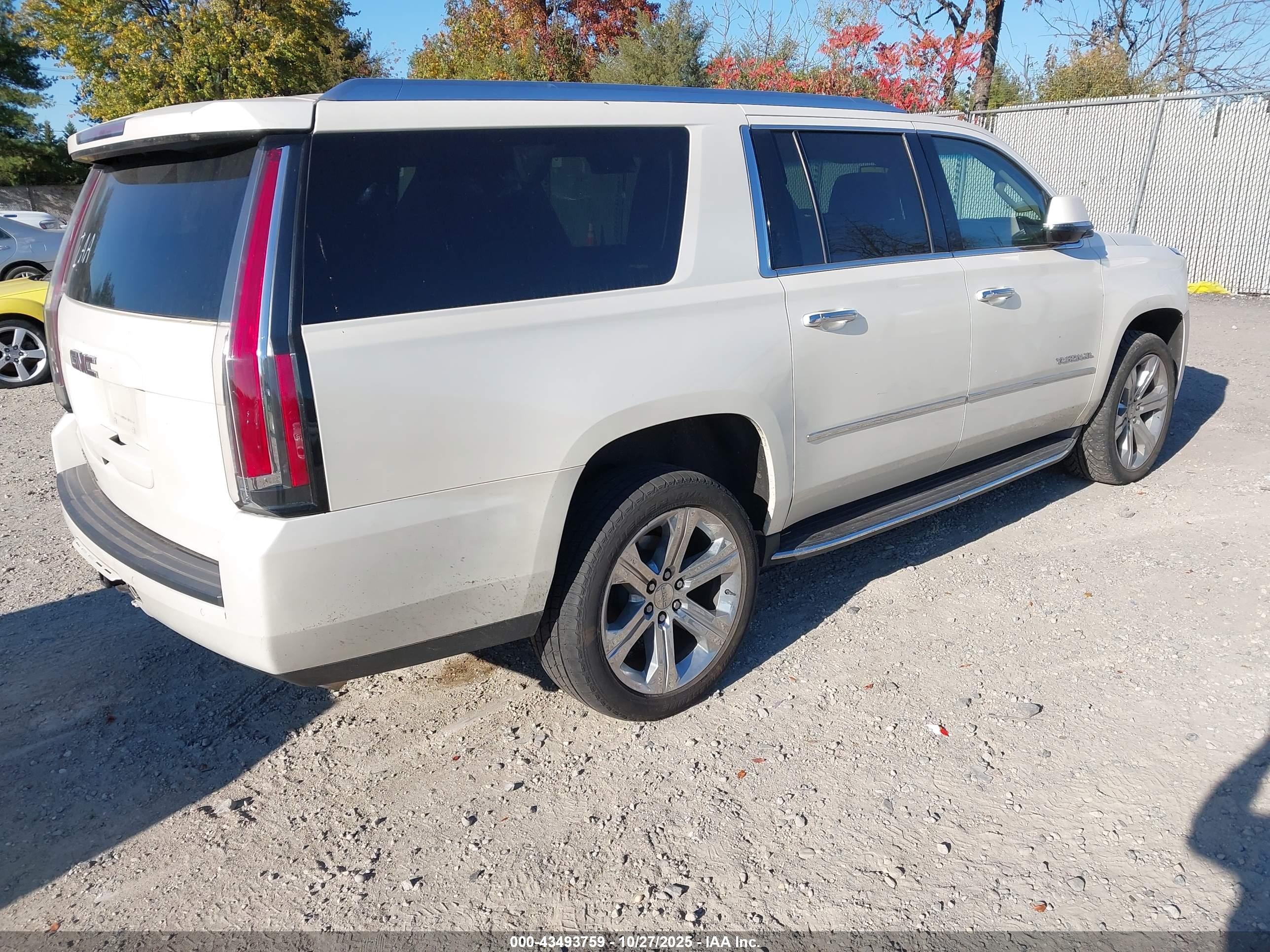 GMC YUKON image 4