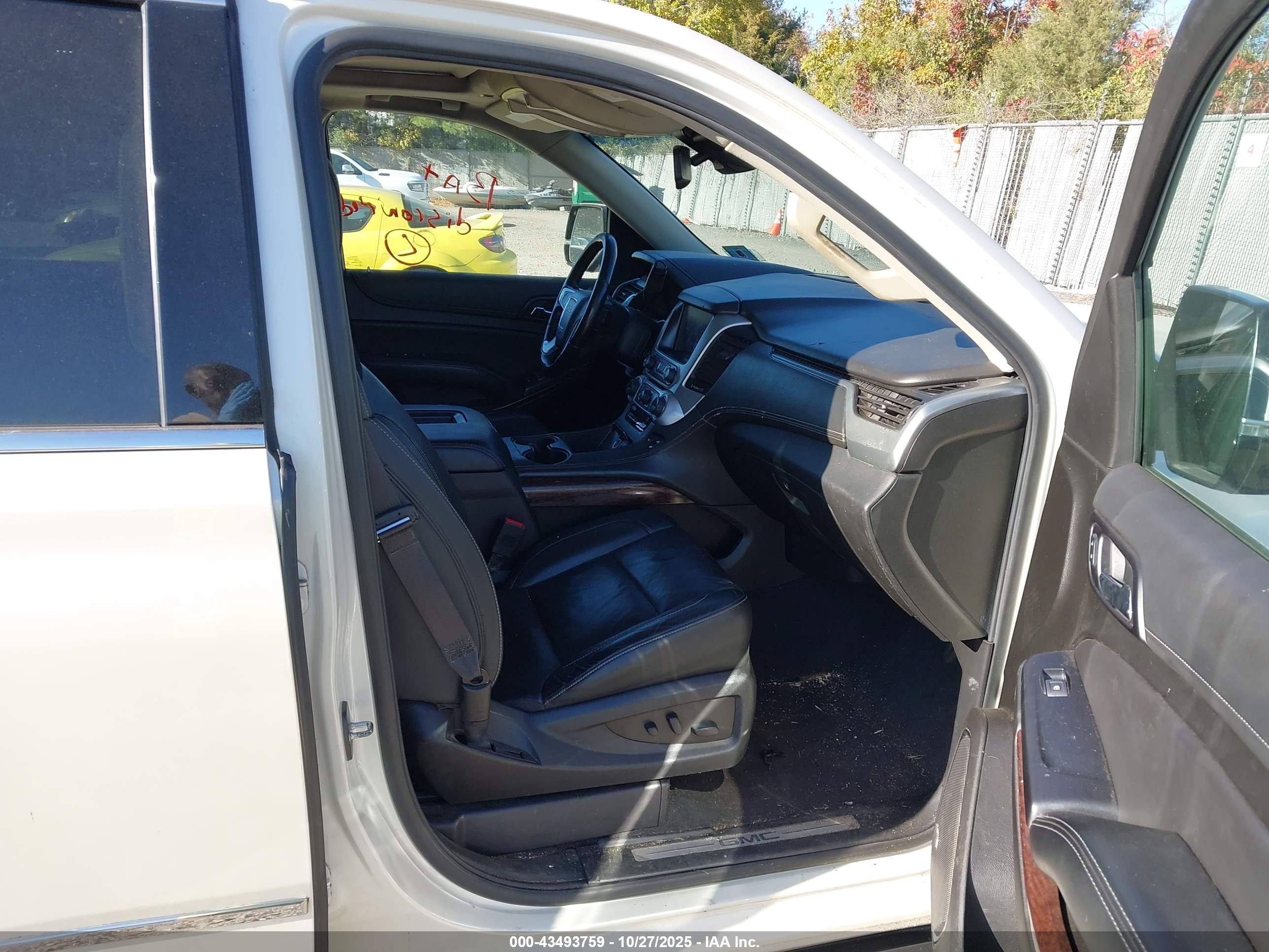 GMC YUKON image 5