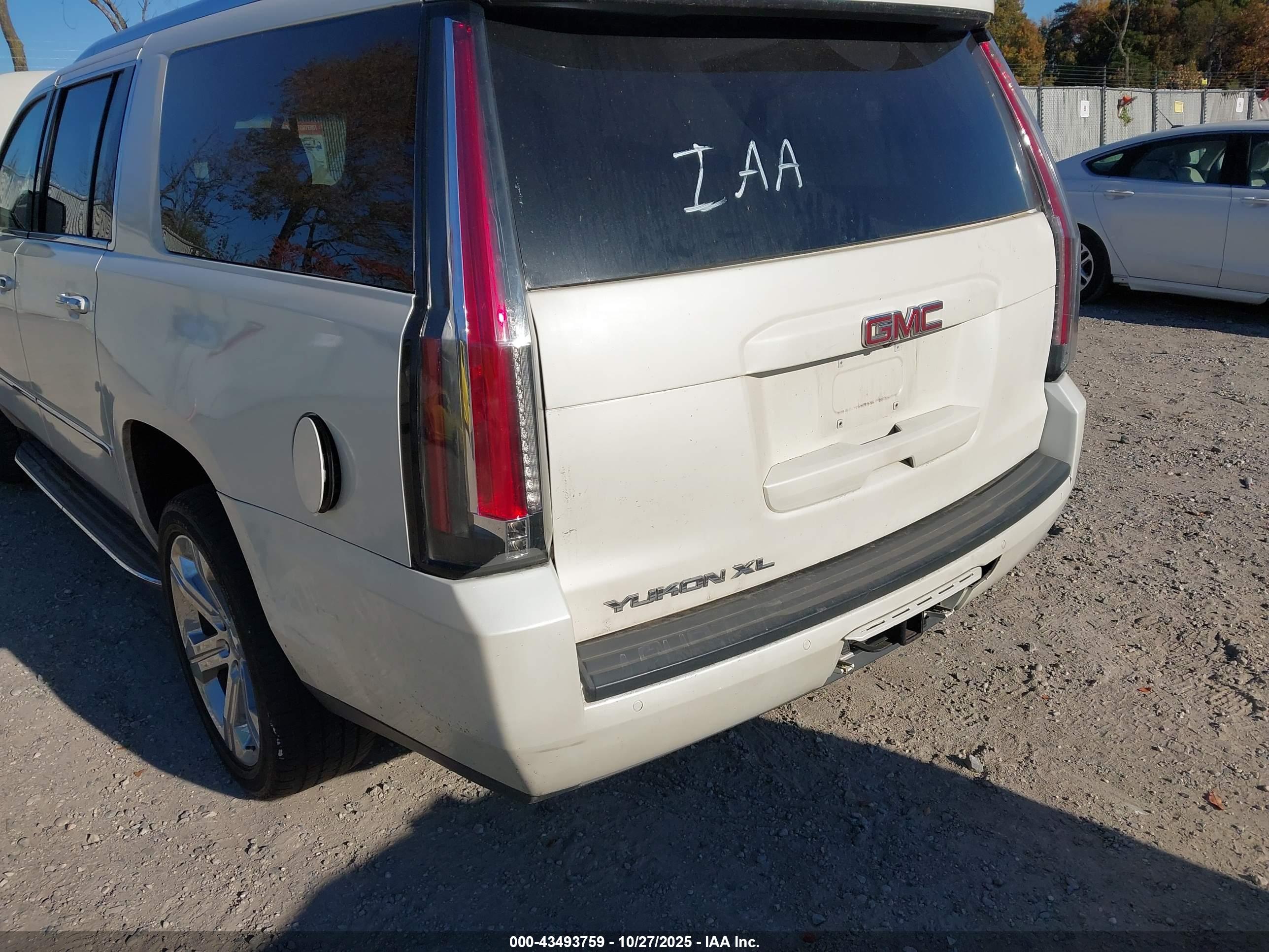 GMC YUKON image 6