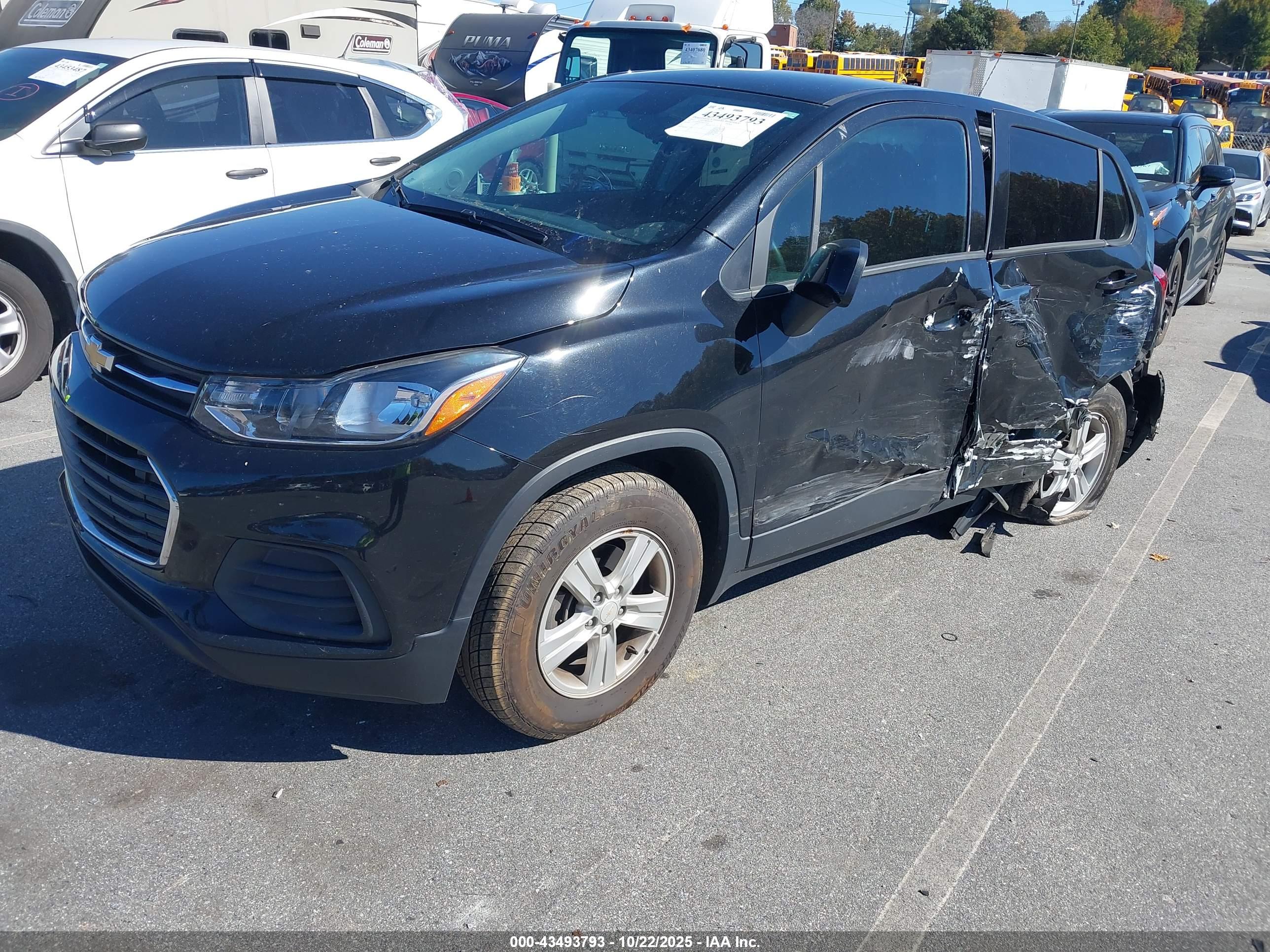 CHEVROLET TRAX image 2