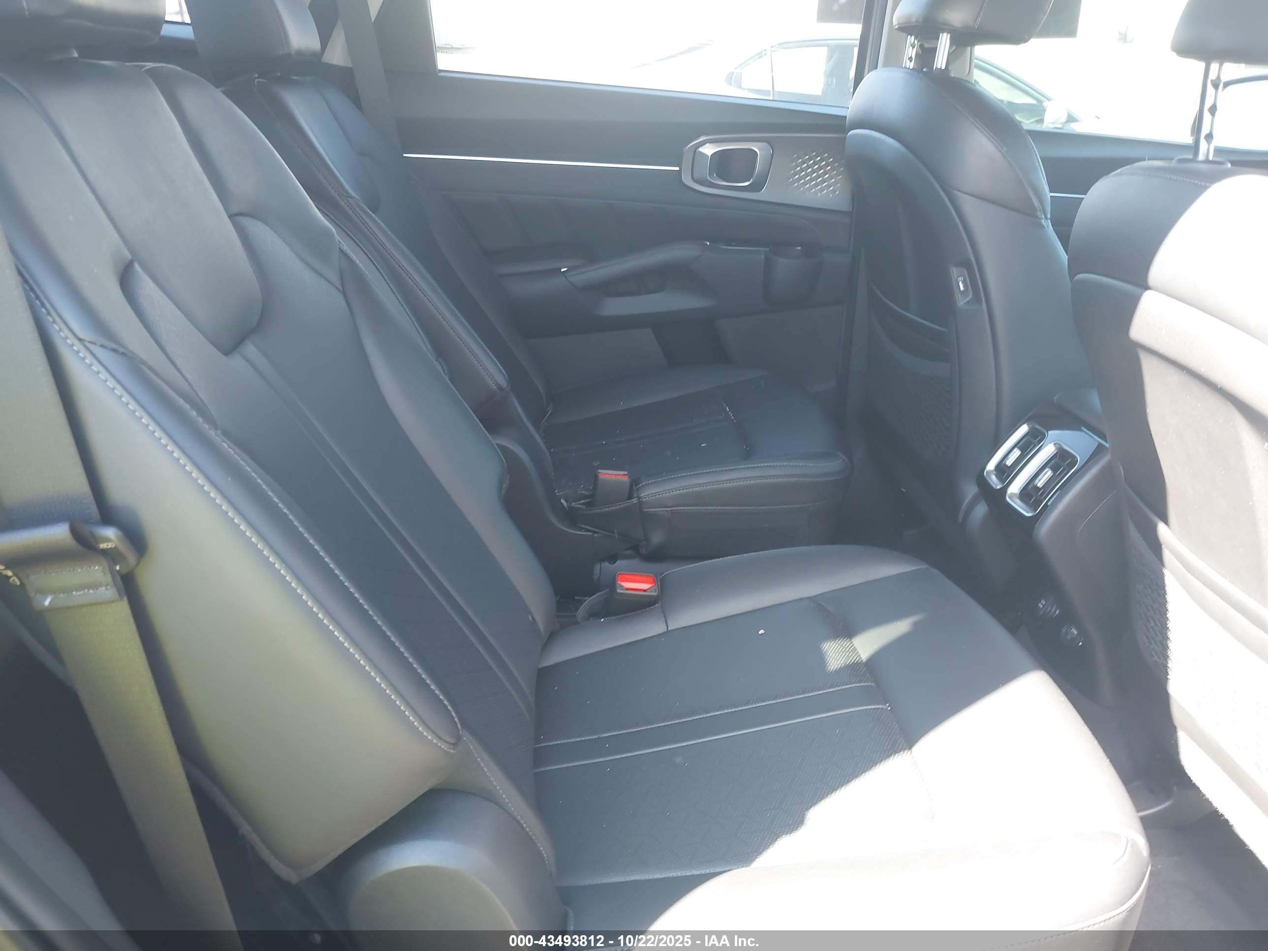 KIA SORENTO image 8