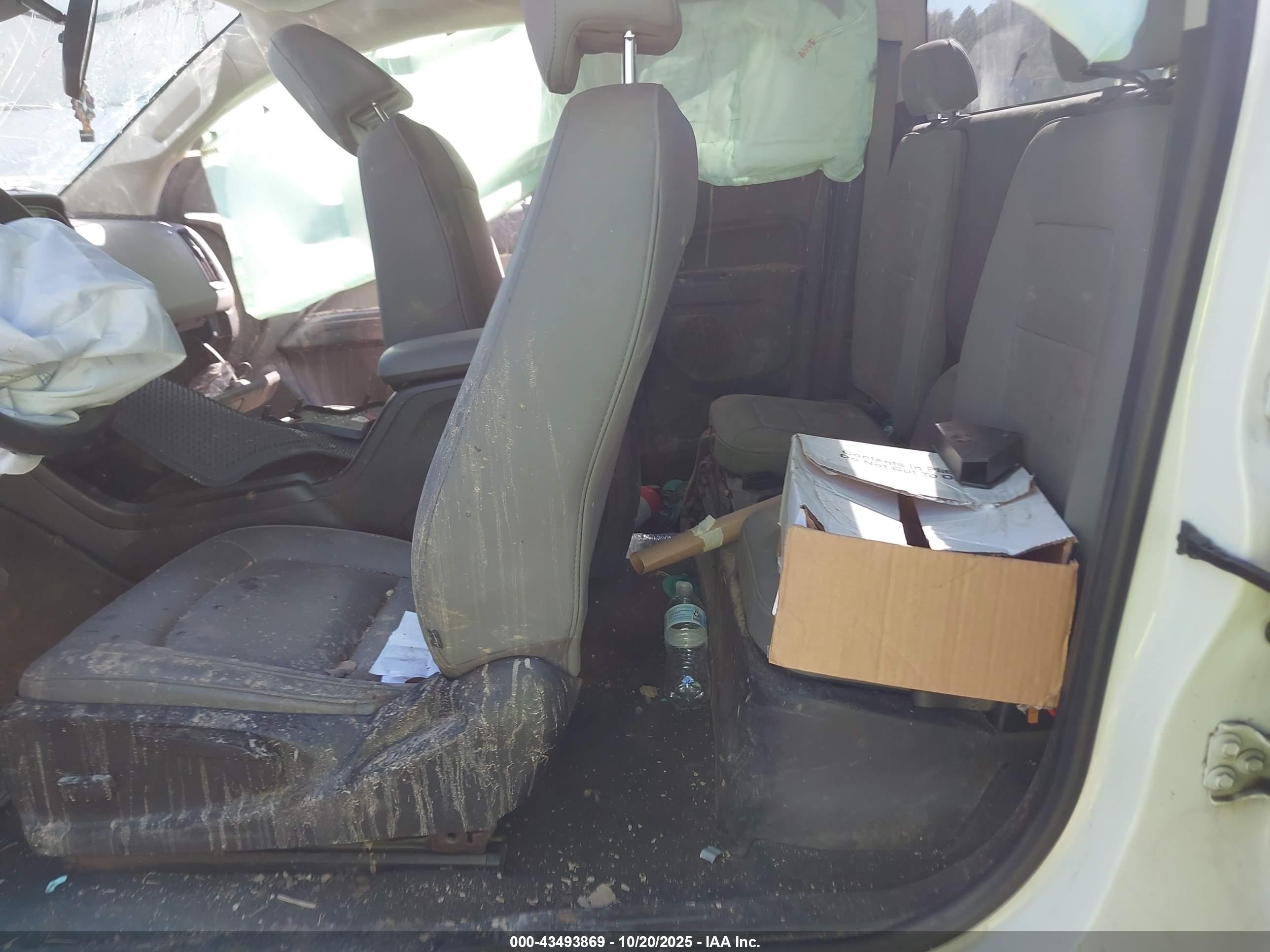 CHEVROLET COLORADO image 8