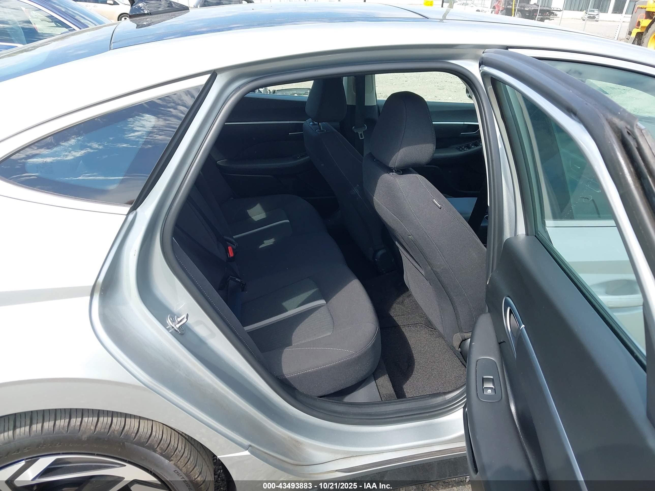 HYUNDAI SONATA image 8