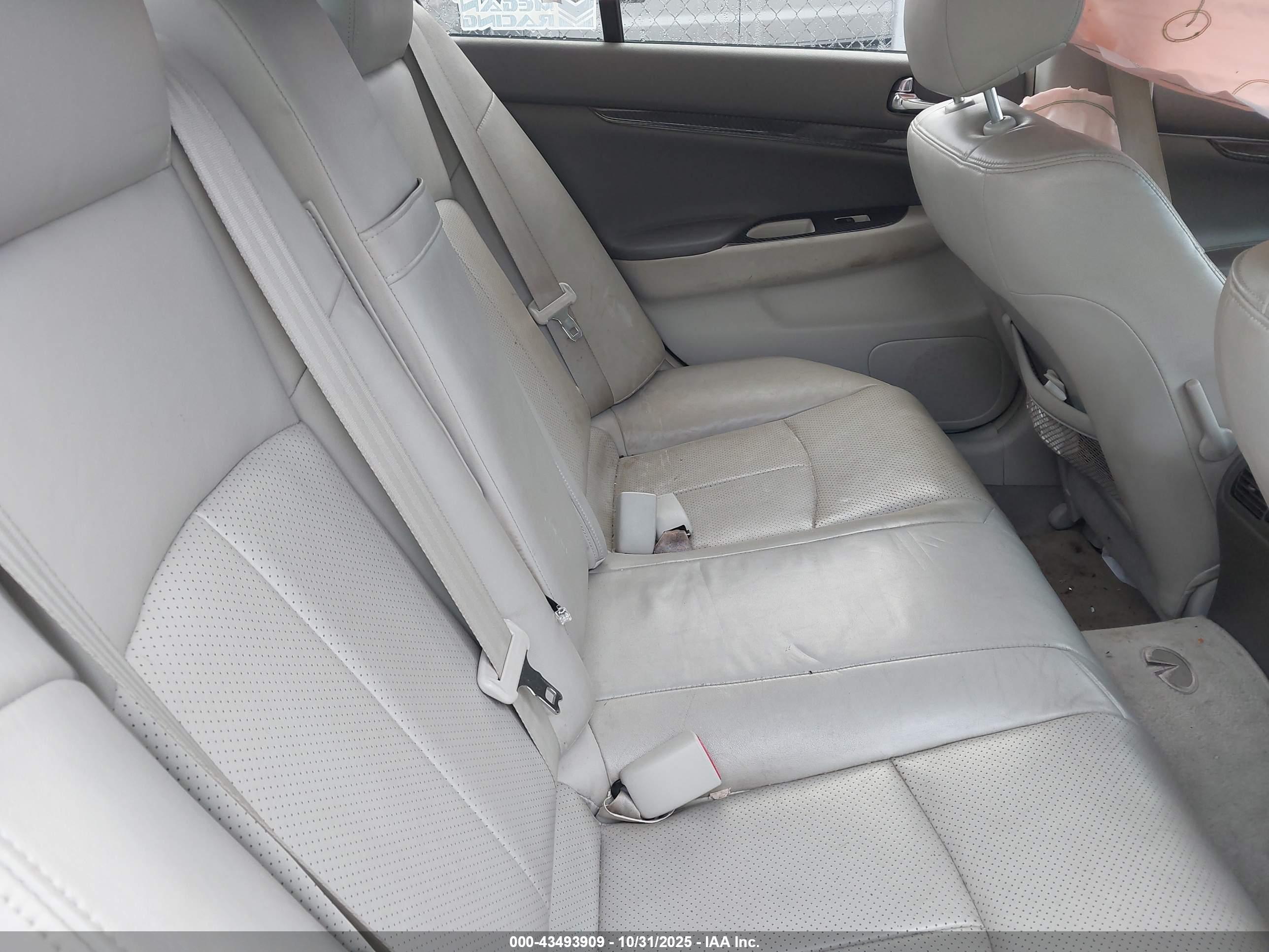 INFINITI G37X image 8