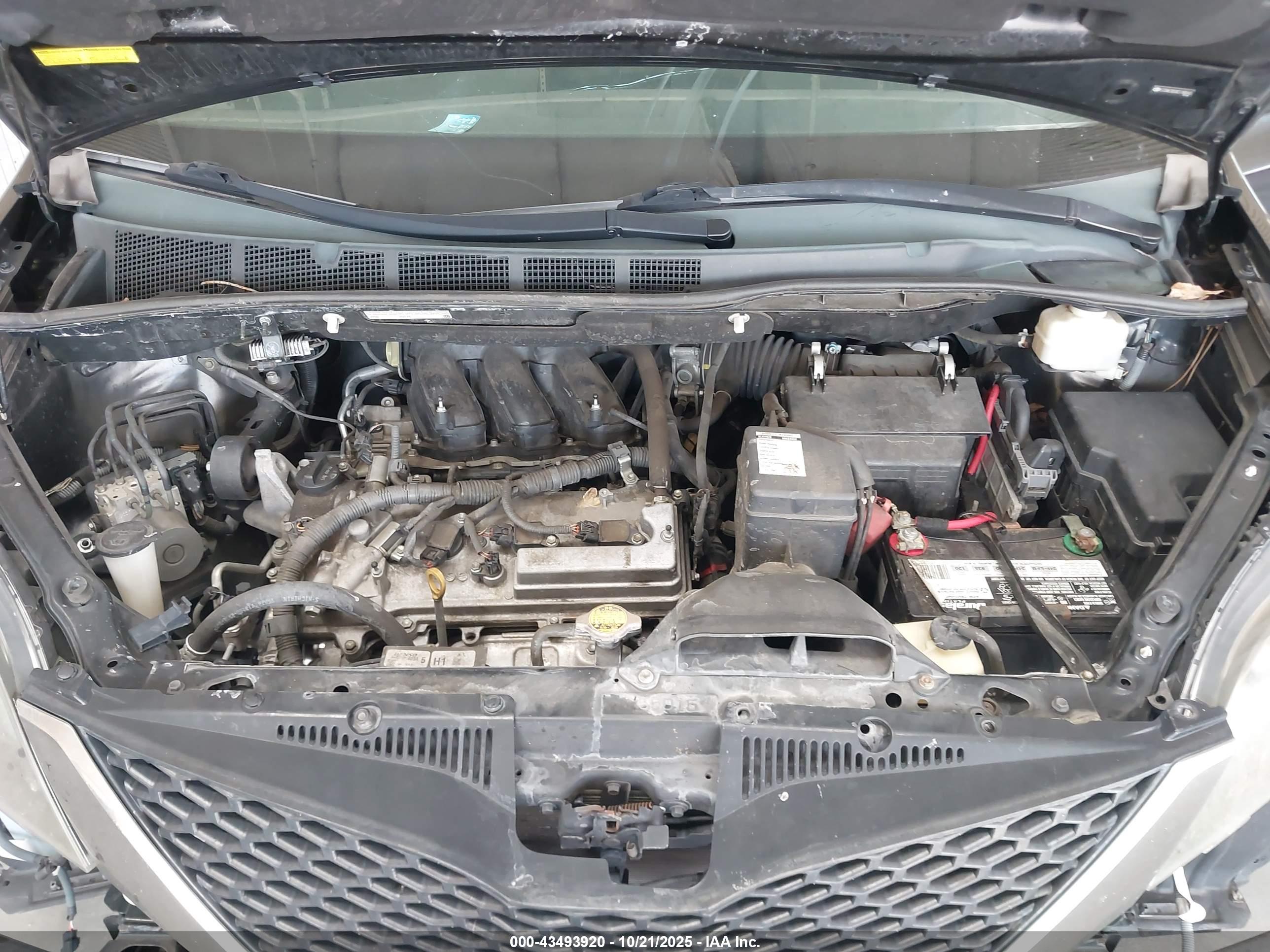 TOYOTA SIENNA image 10