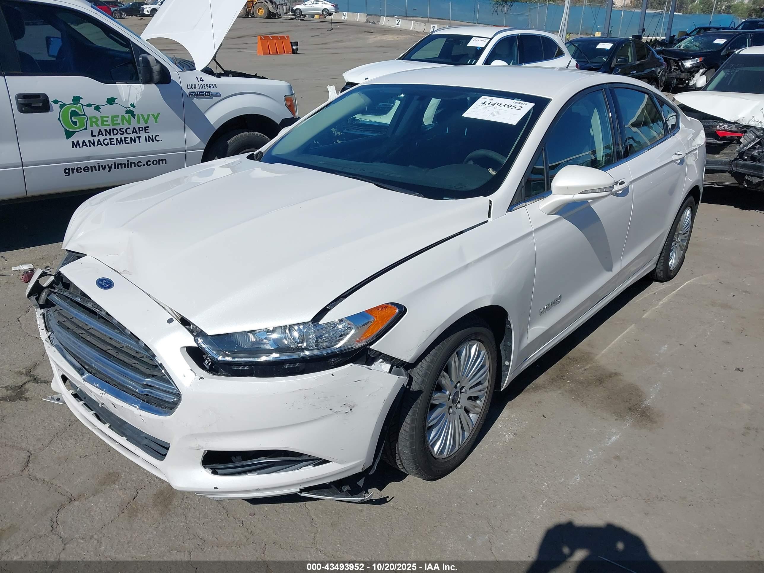 FORD FUSION image 2