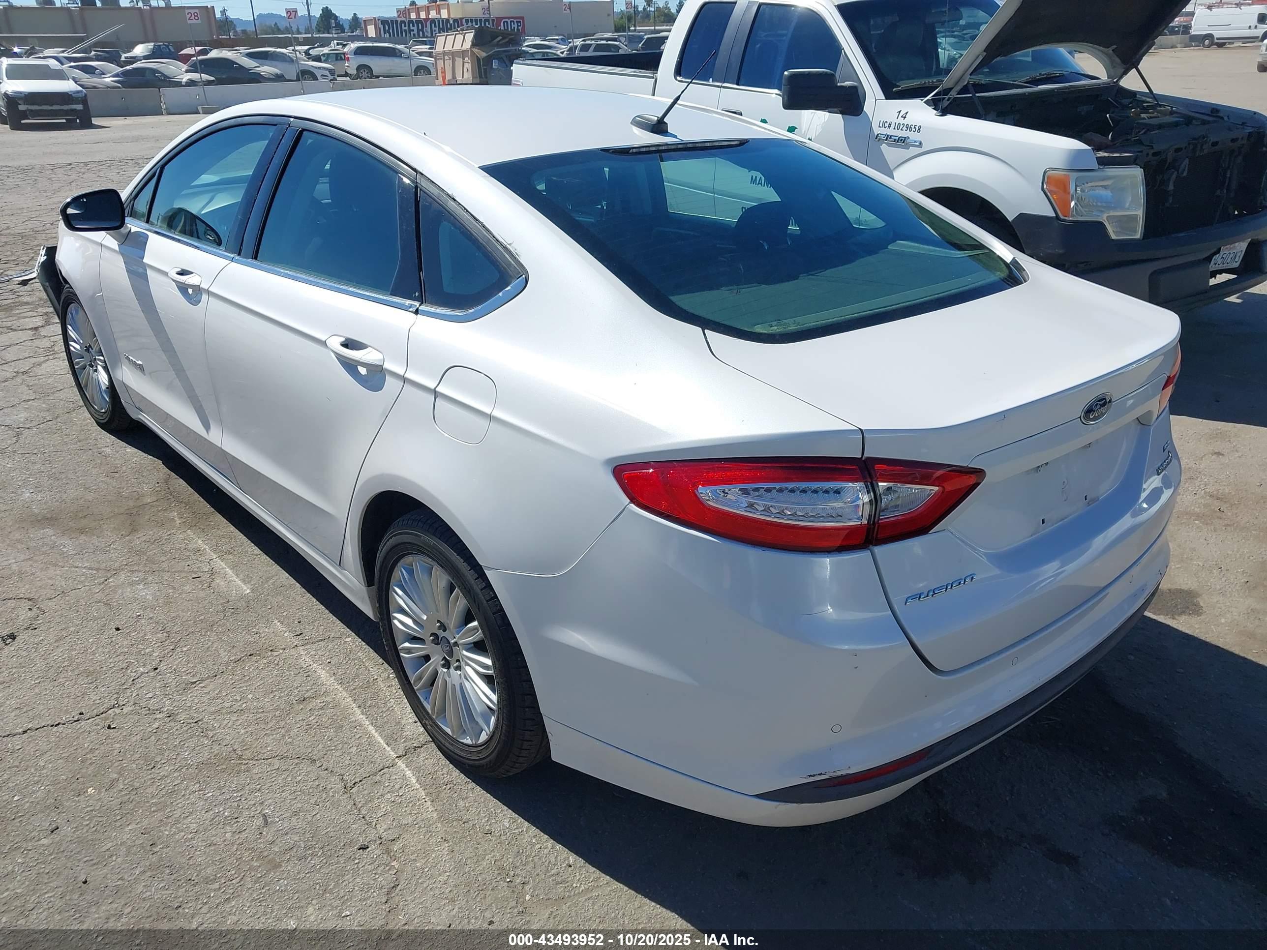 FORD FUSION image 3
