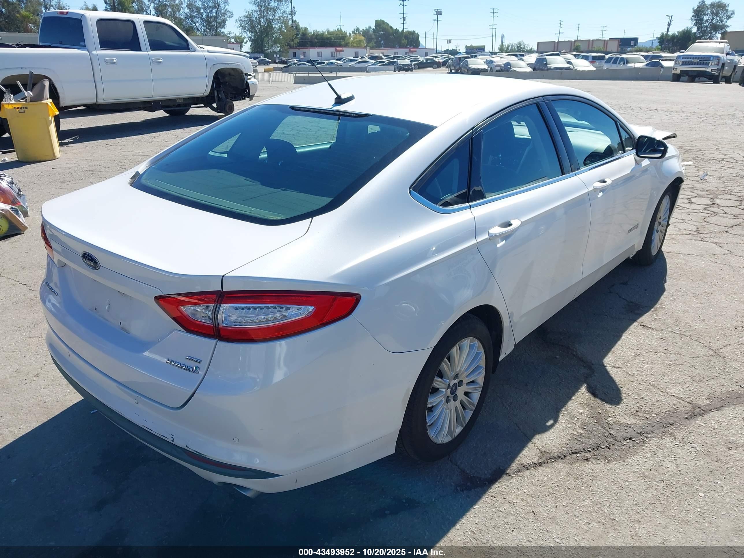 FORD FUSION image 4