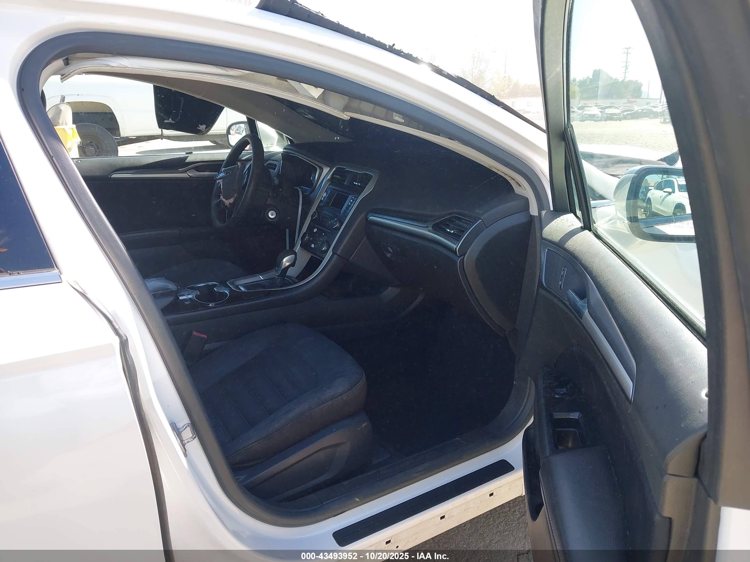 FORD FUSION image 5