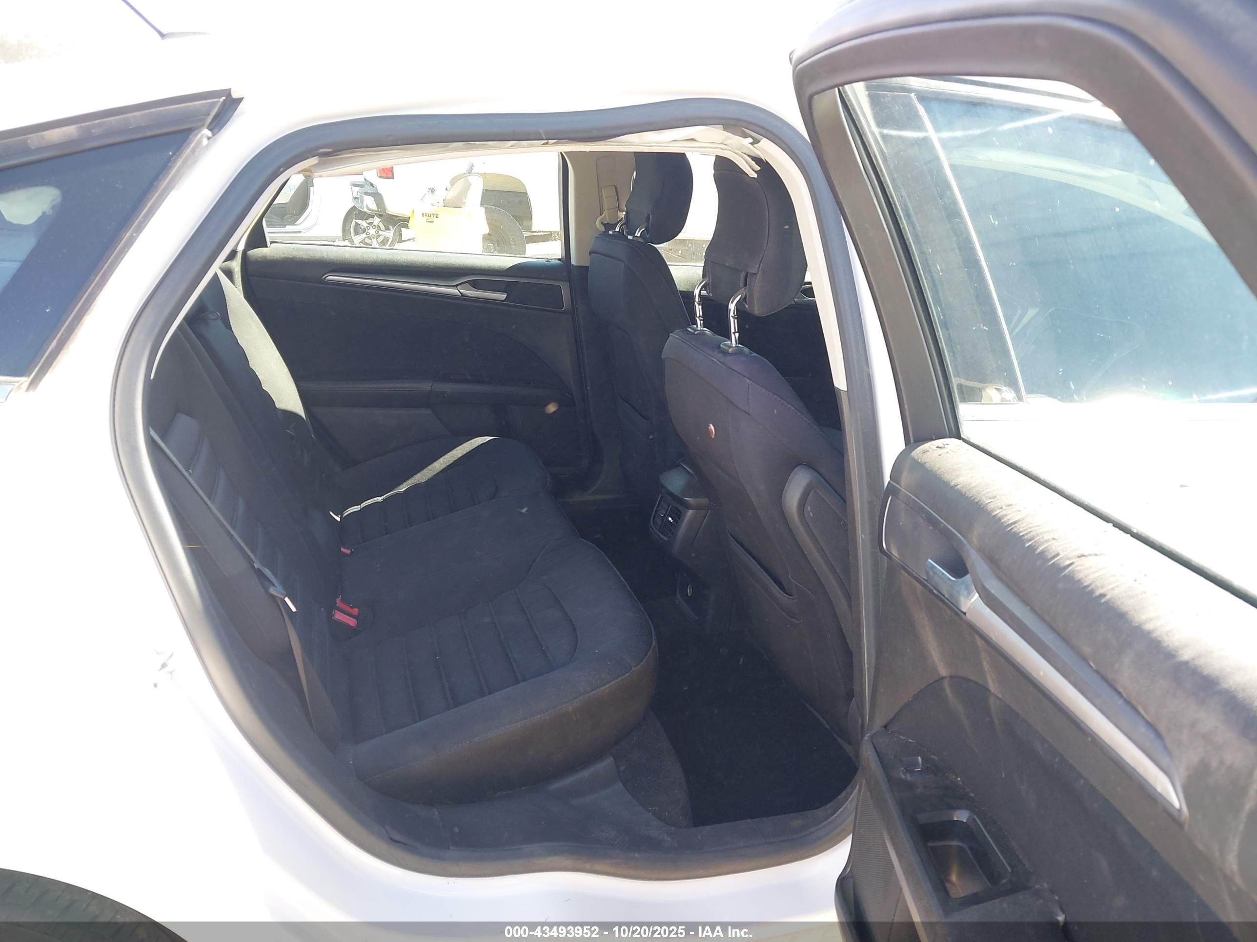 FORD FUSION image 8