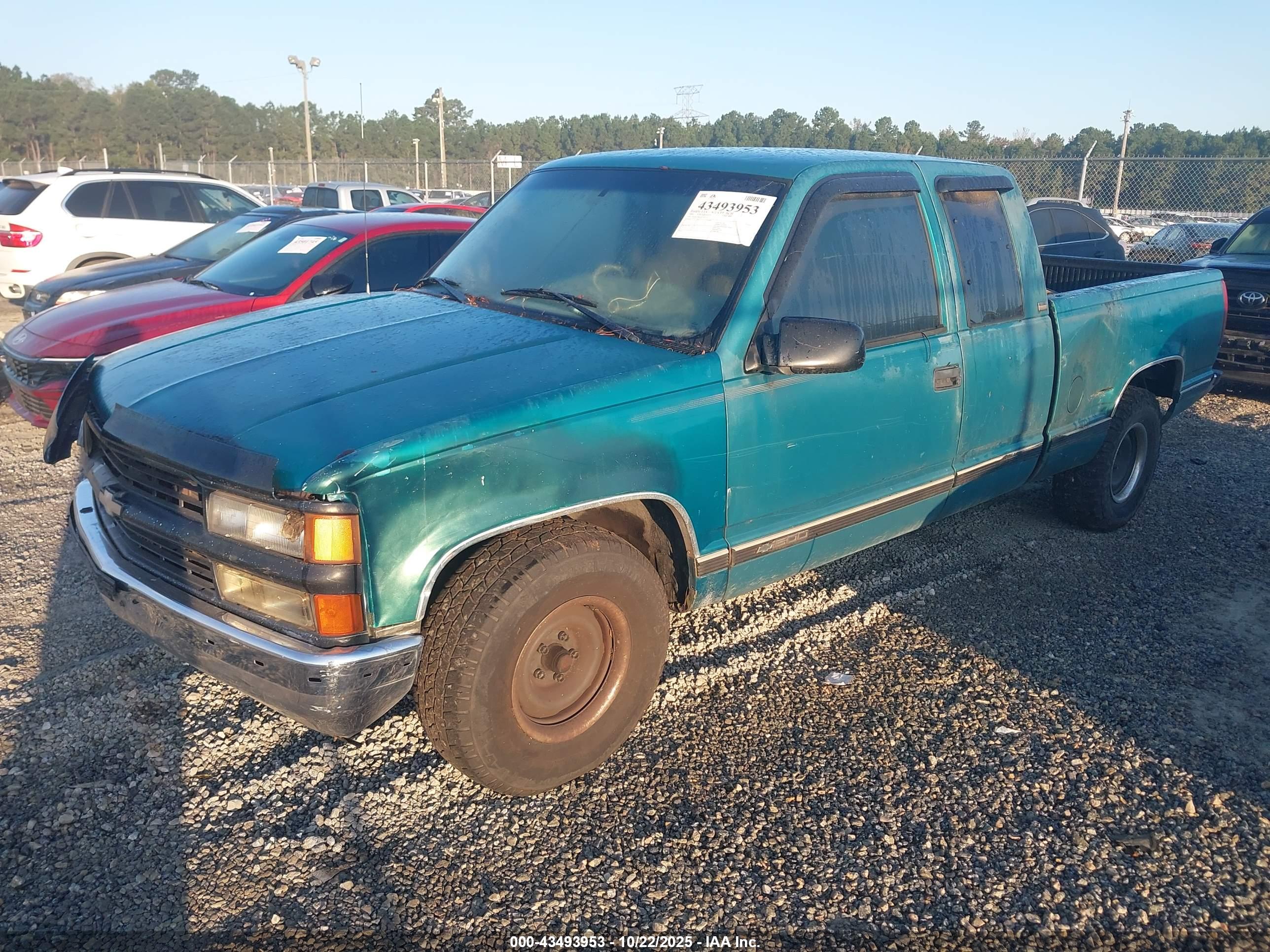 CHEVROLET GMT-400 image 2