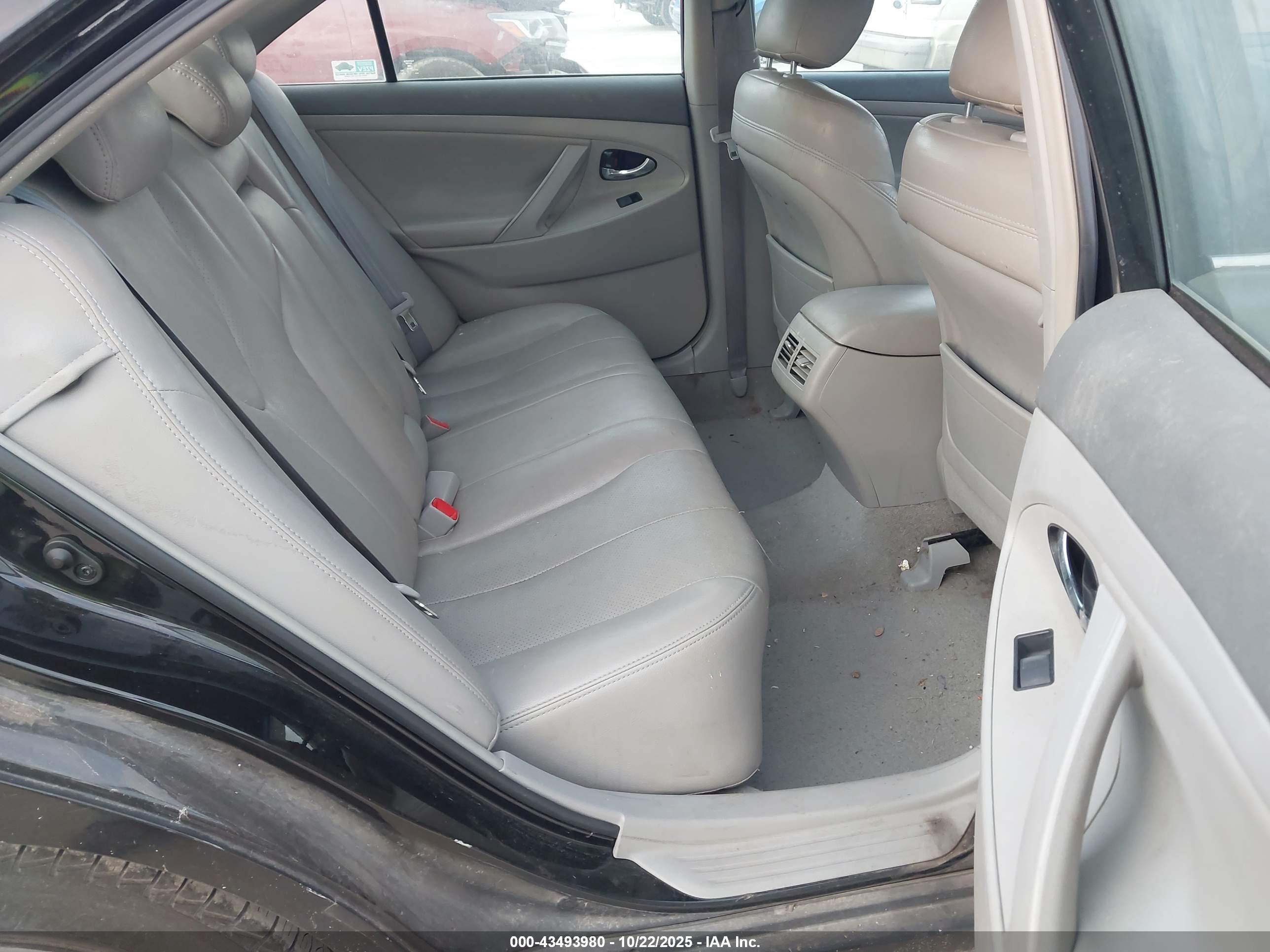 TOYOTA CAMRY image 8