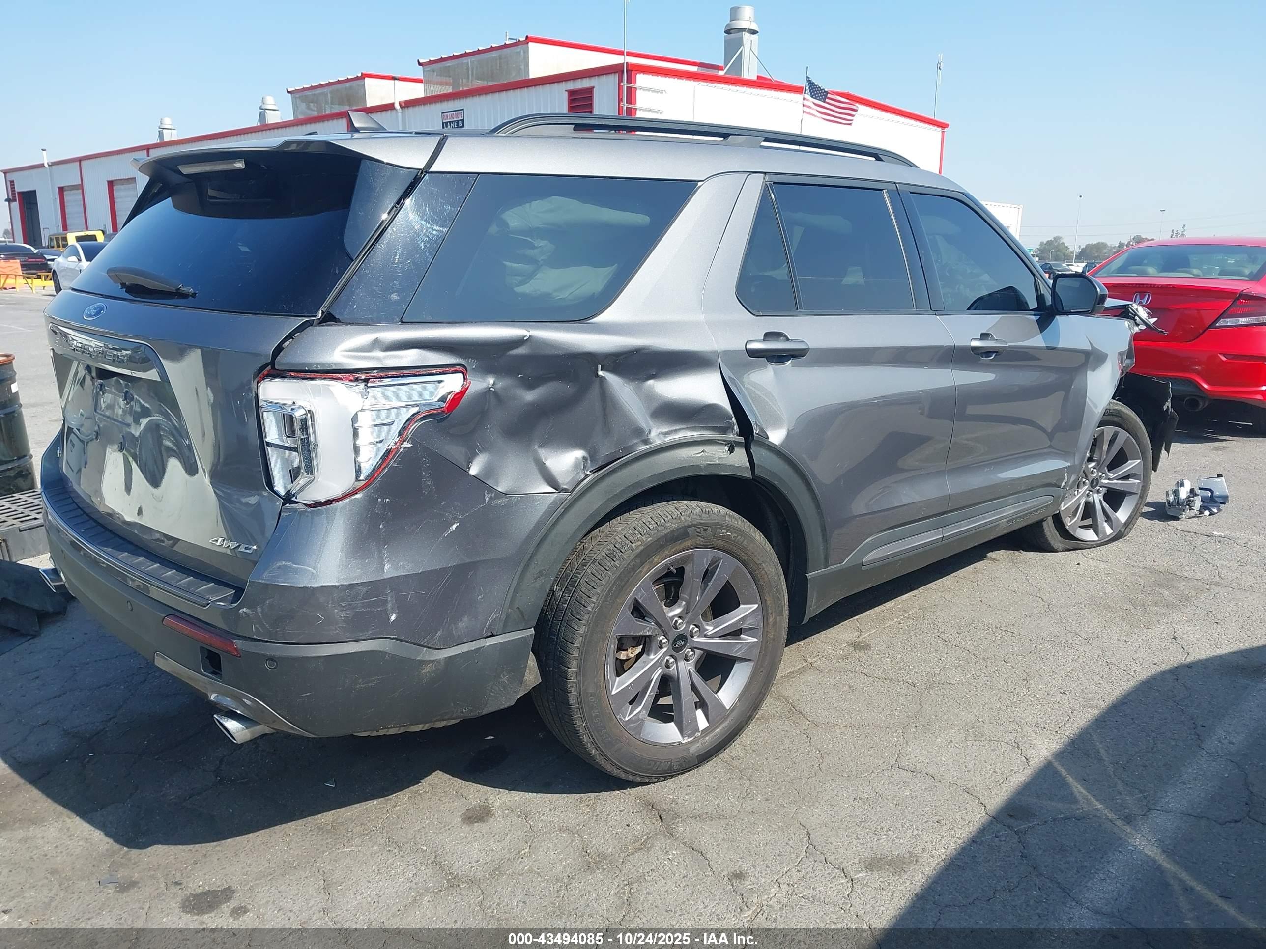 FORD EXPLORER image 4