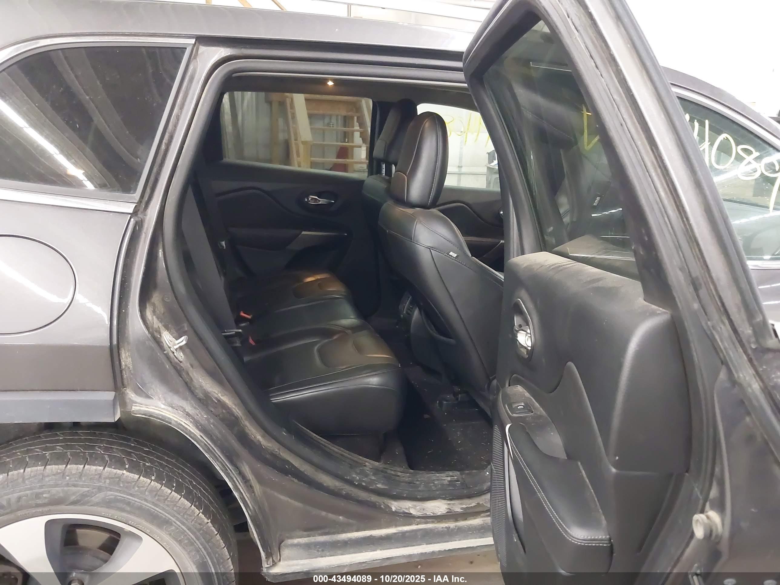 JEEP CHEROKEE image 8