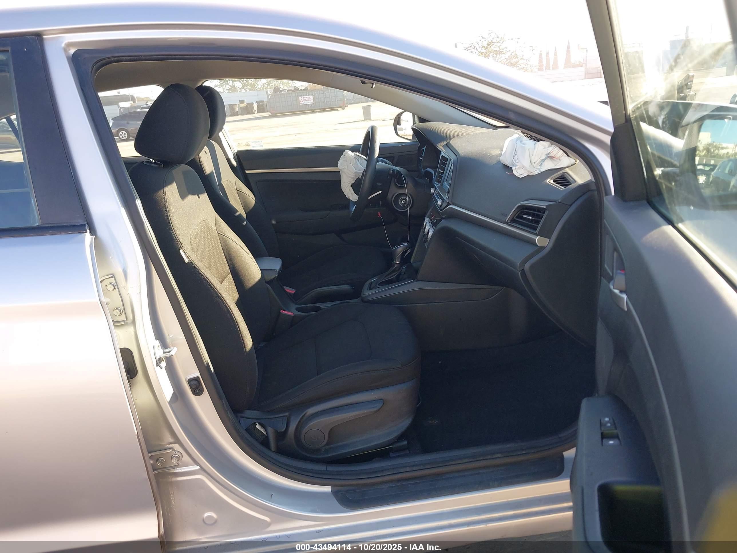 HYUNDAI ELANTRA image 5