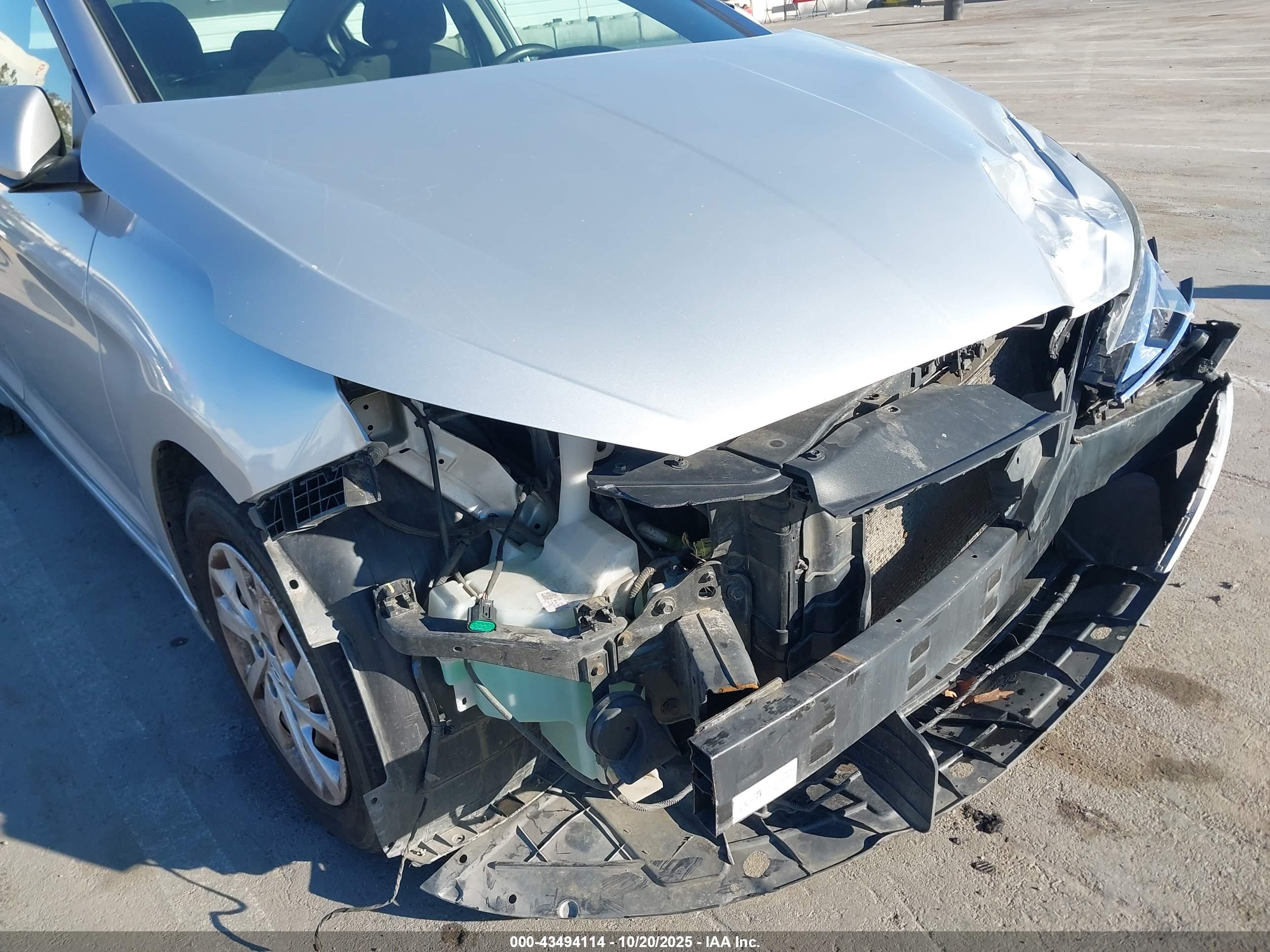 HYUNDAI ELANTRA image 6