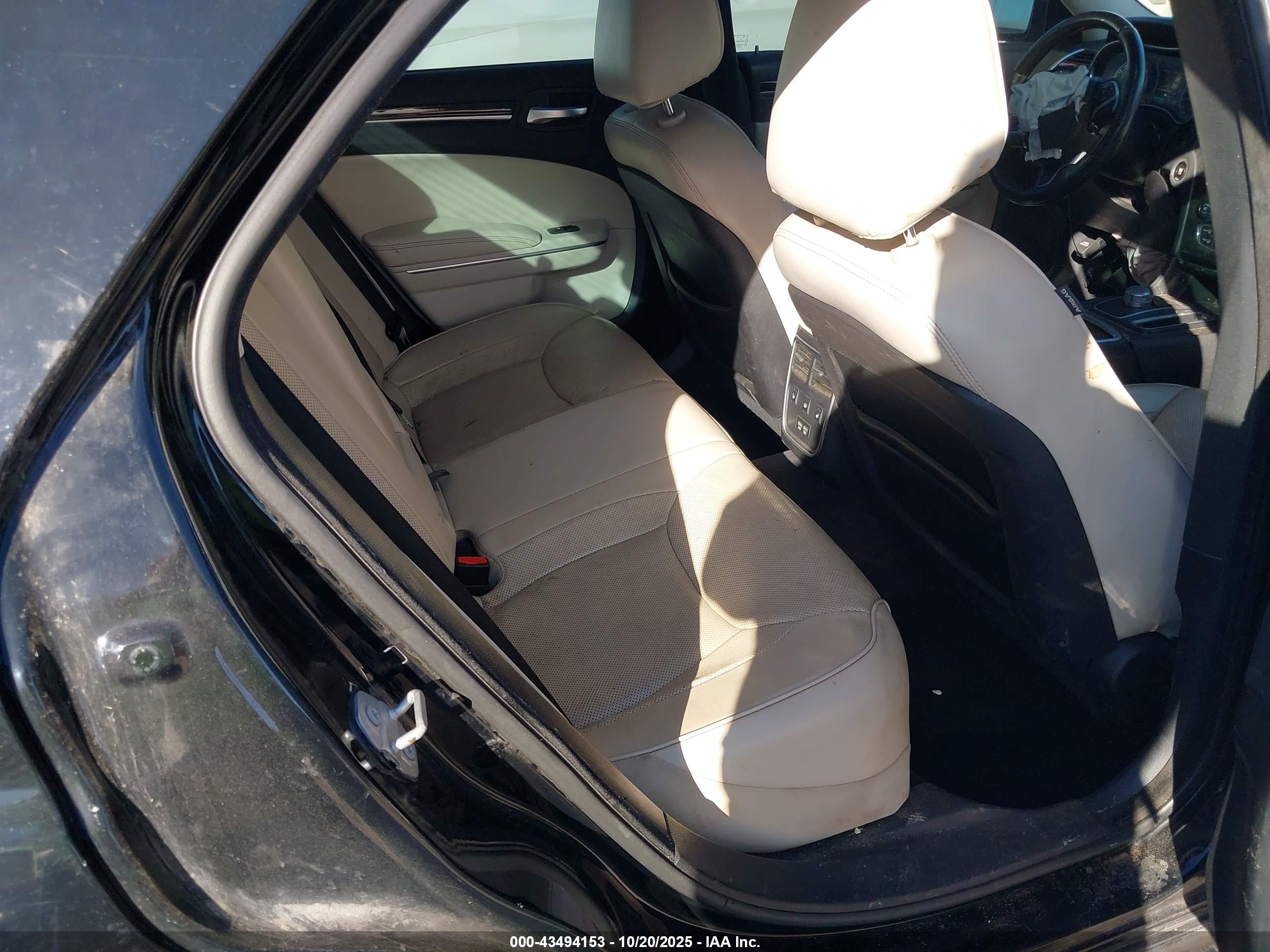CHRYSLER 300C image 8