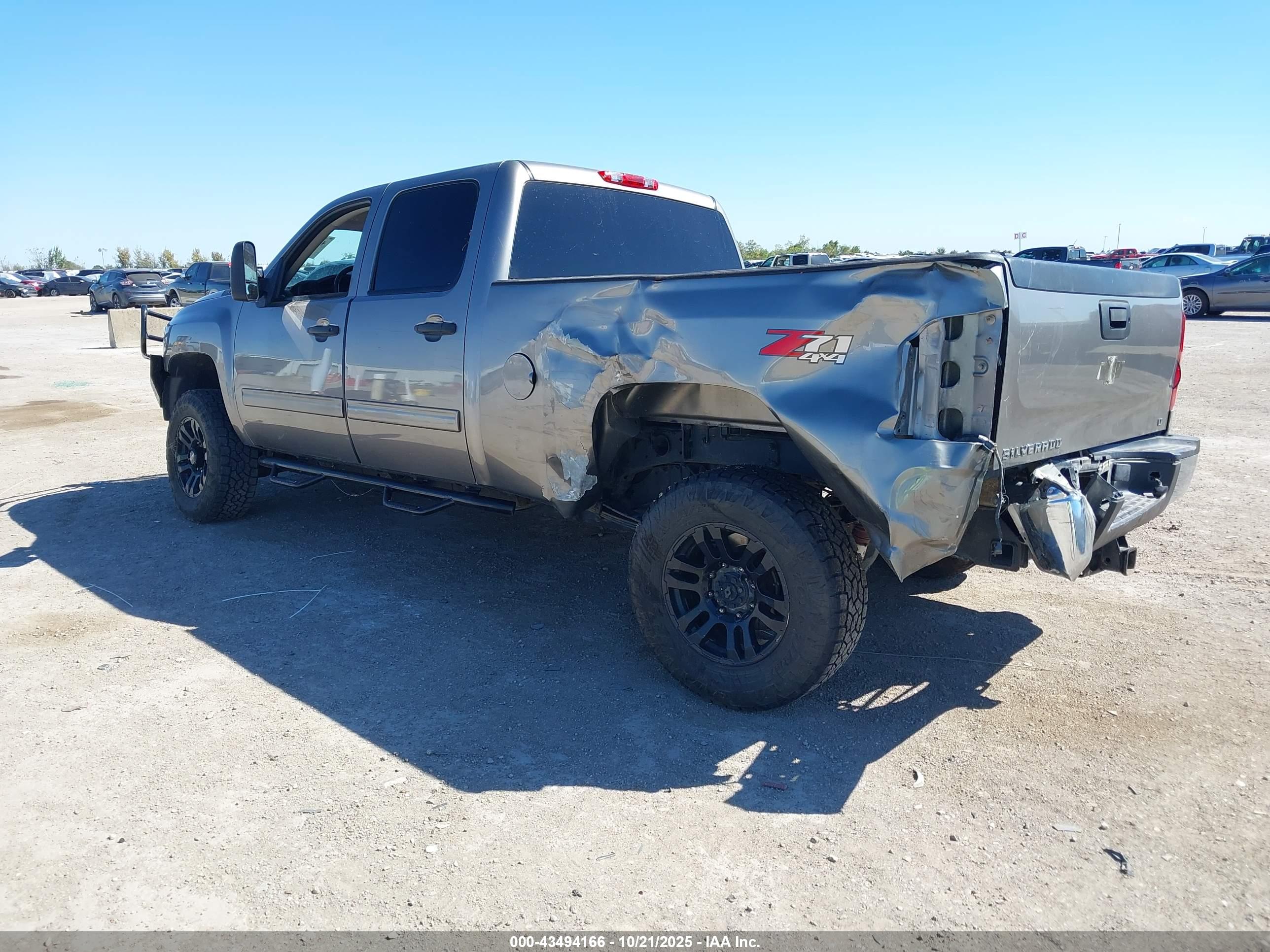 CHEVROLET SILVERADO image 3