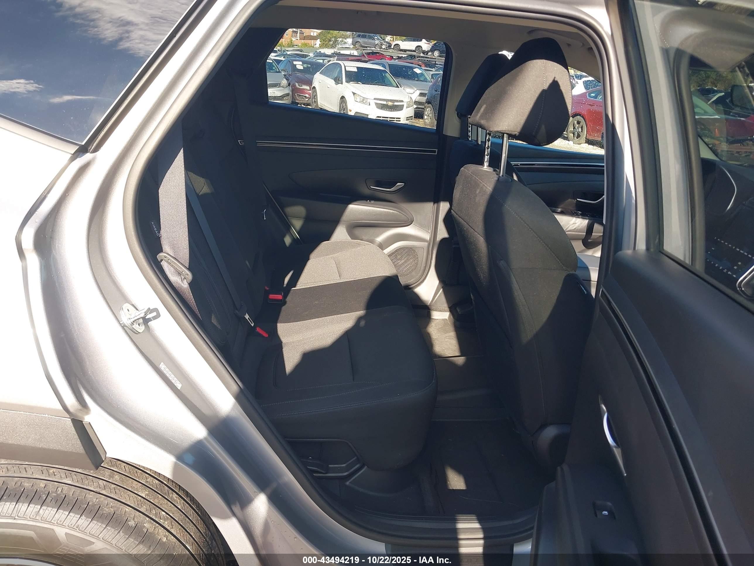 HYUNDAI TUCSON image 8