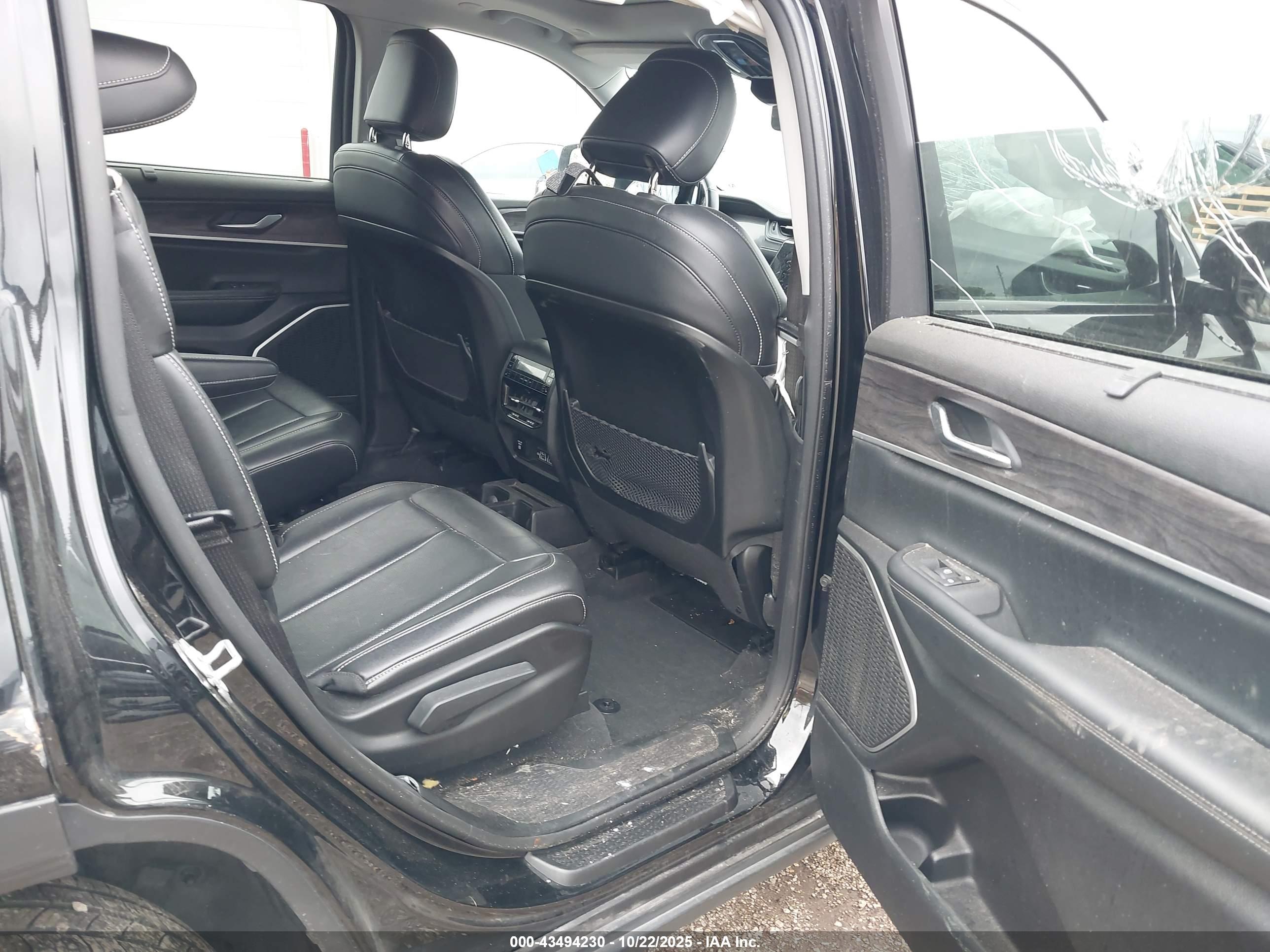JEEP GRAND image 8