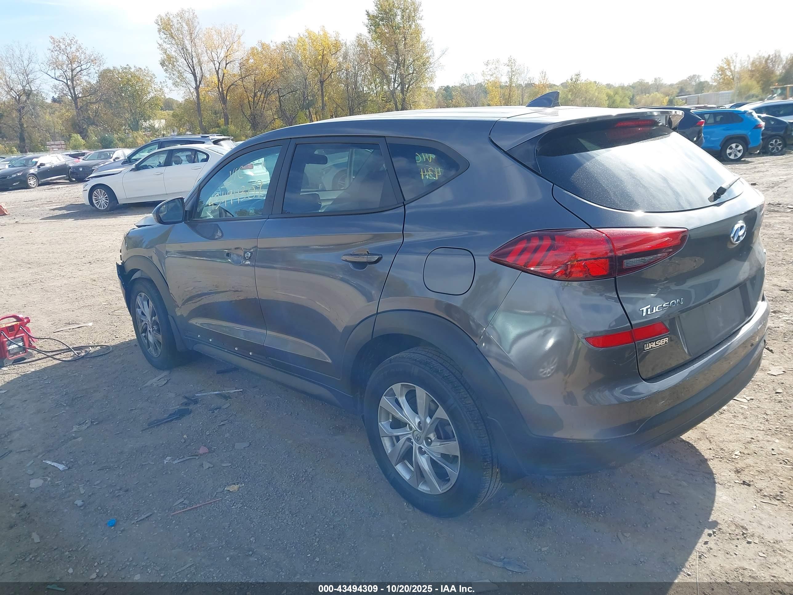 HYUNDAI TUCSON image 3