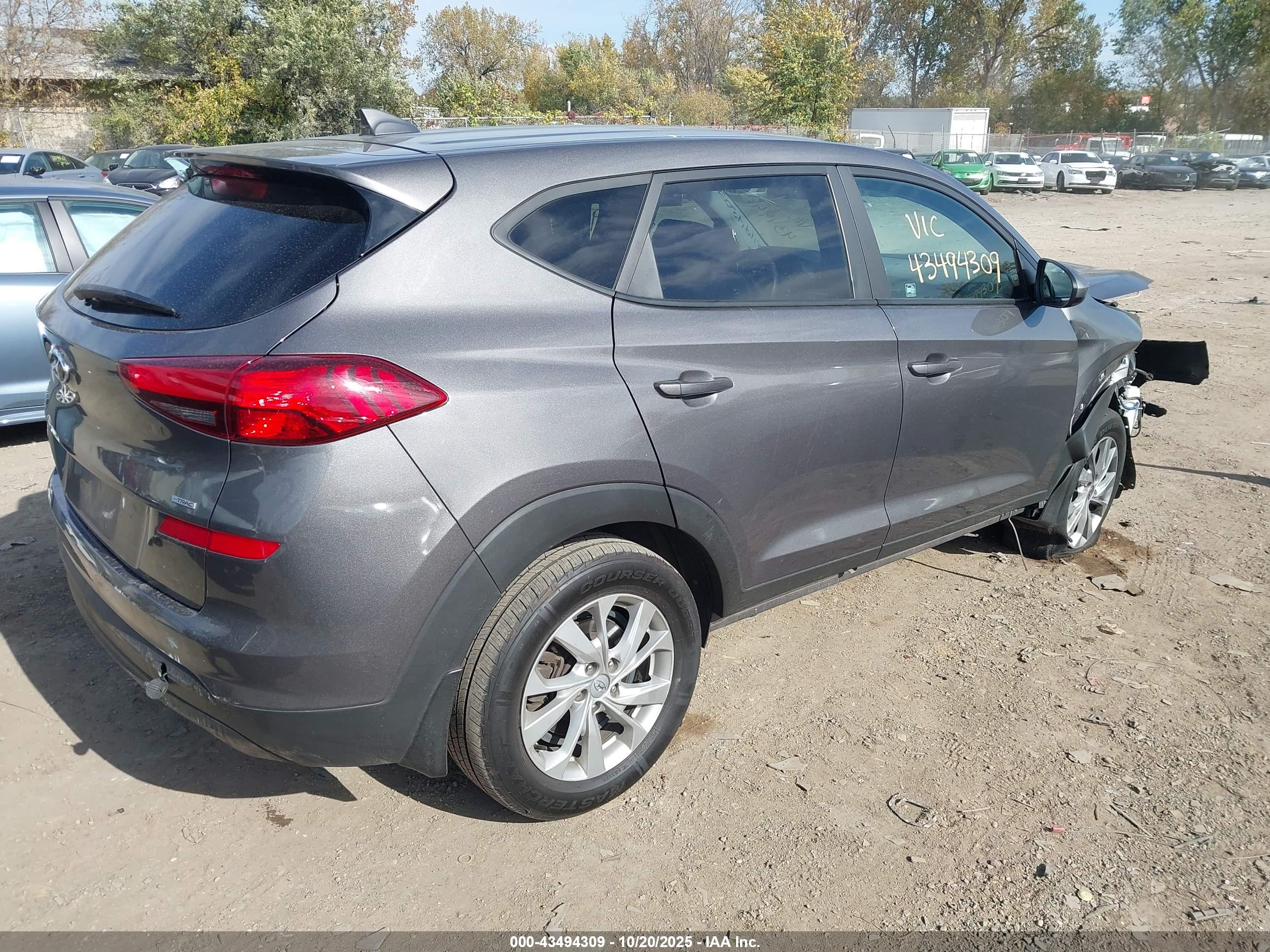 HYUNDAI TUCSON image 4