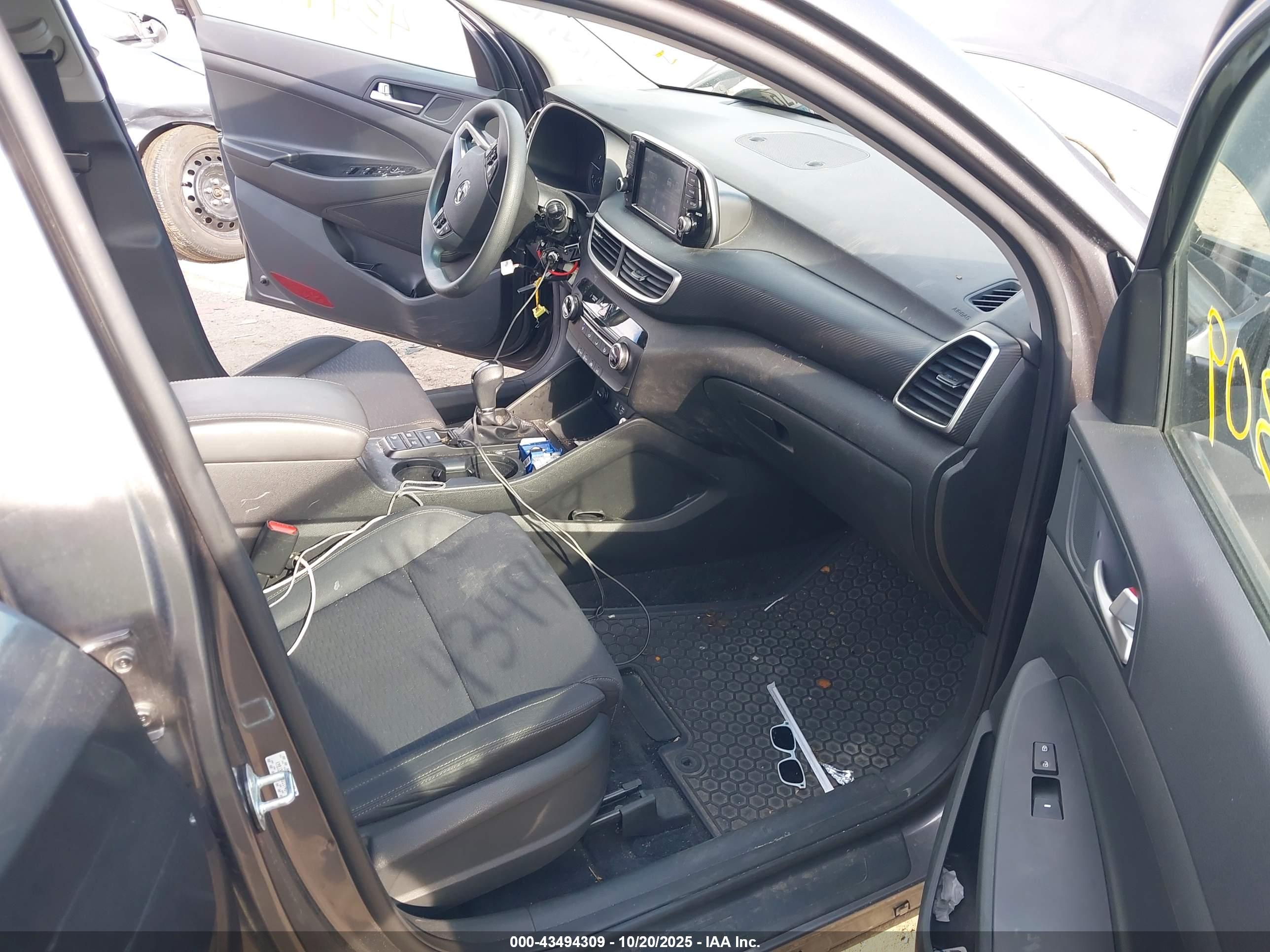 HYUNDAI TUCSON image 5