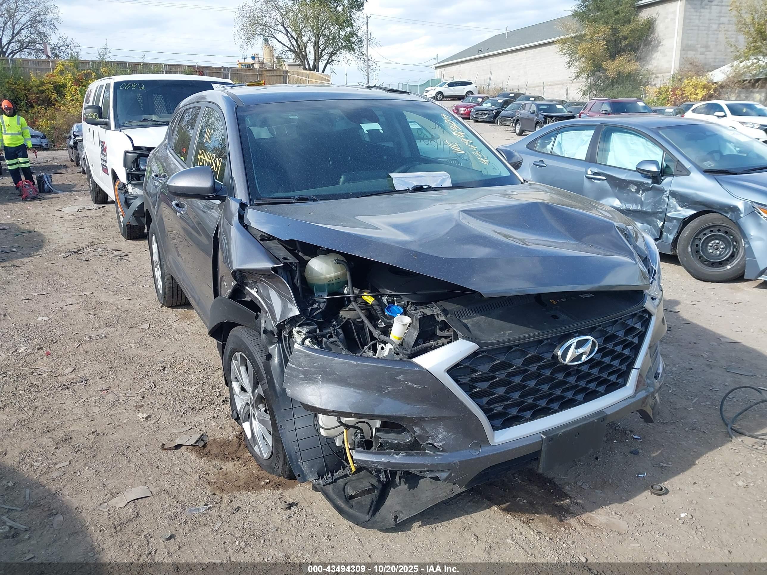 HYUNDAI TUCSON image 6