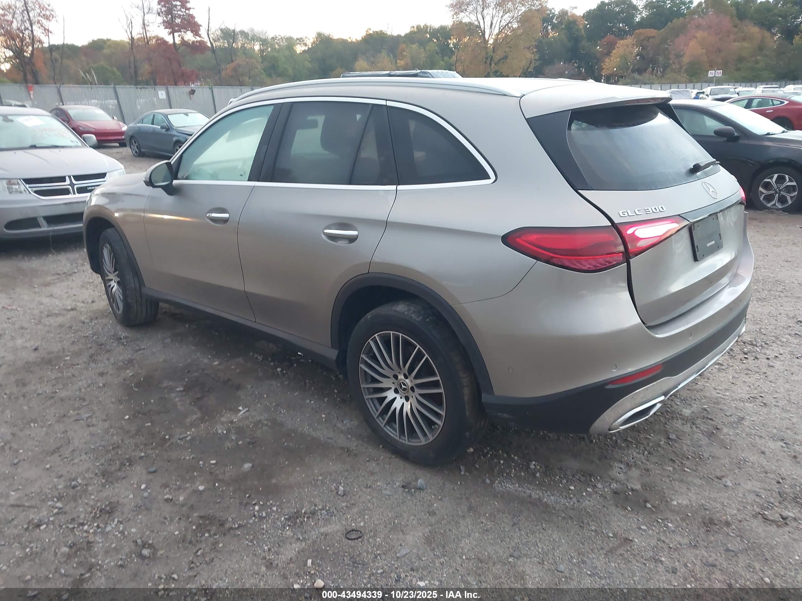 MERCEDES-BENZ GLC image 3