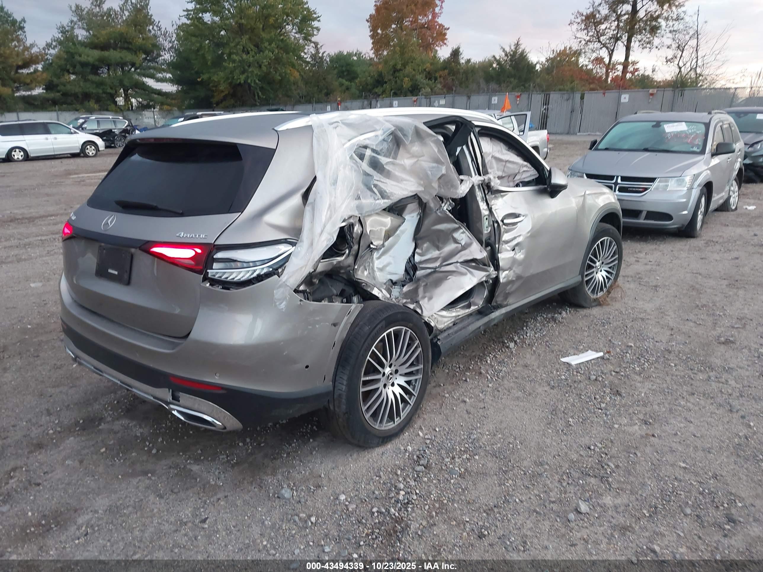 MERCEDES-BENZ GLC image 4