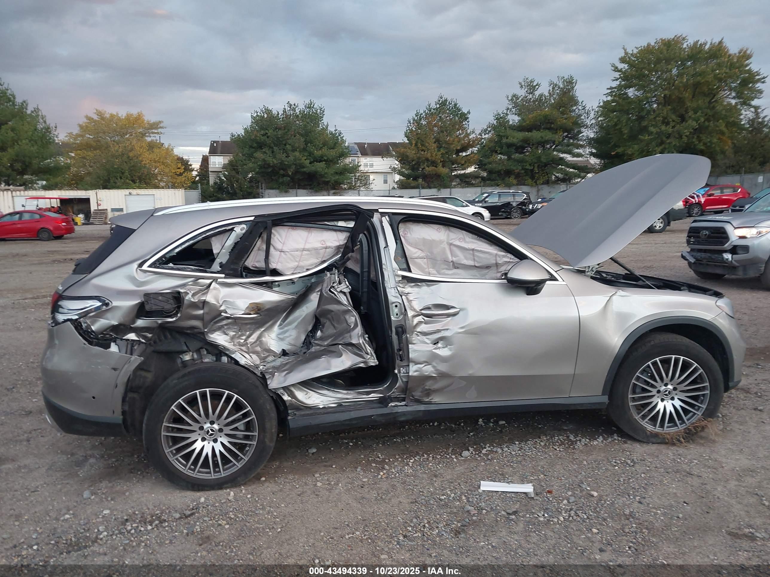 MERCEDES-BENZ GLC image 6