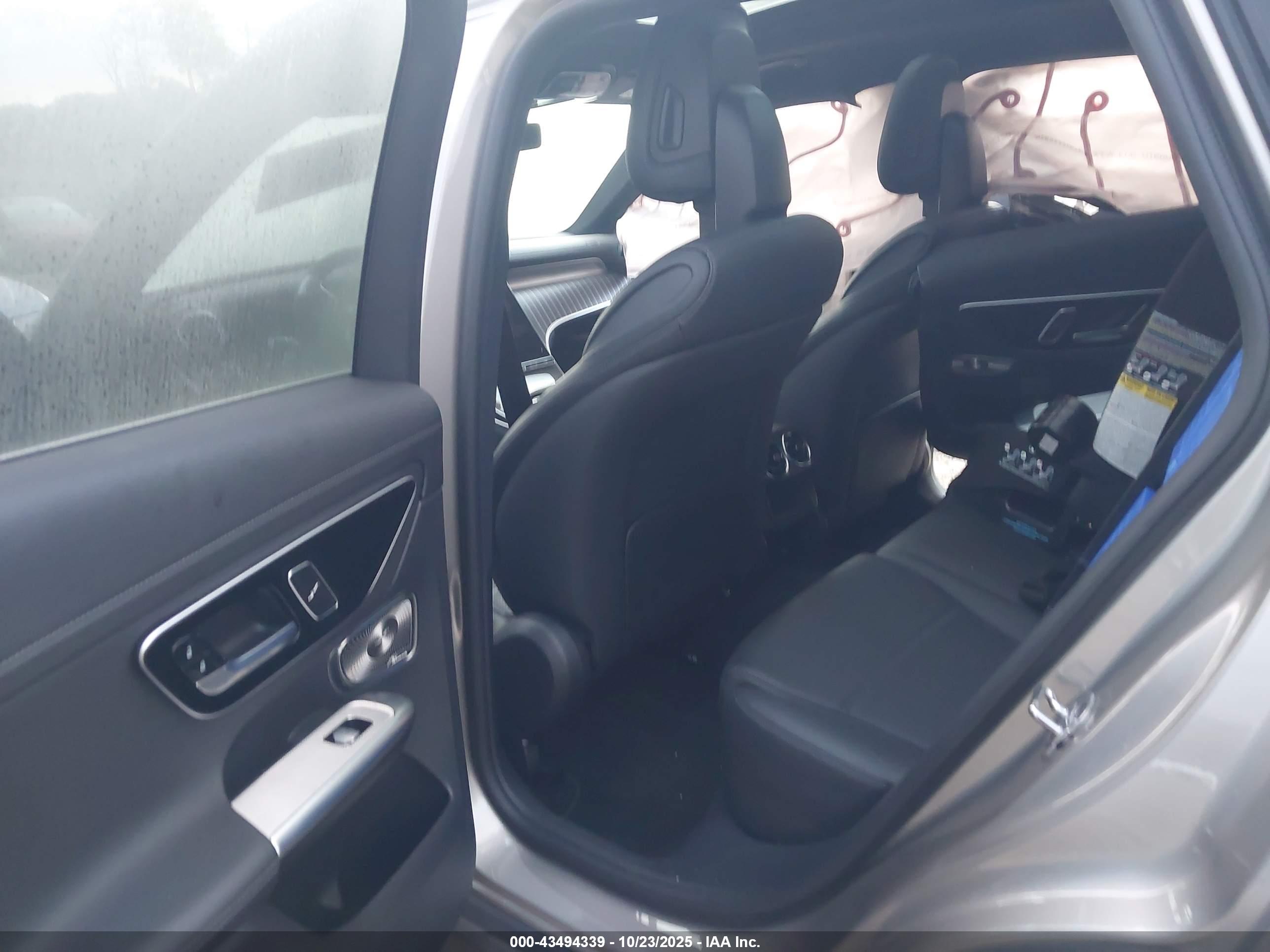 MERCEDES-BENZ GLC image 8