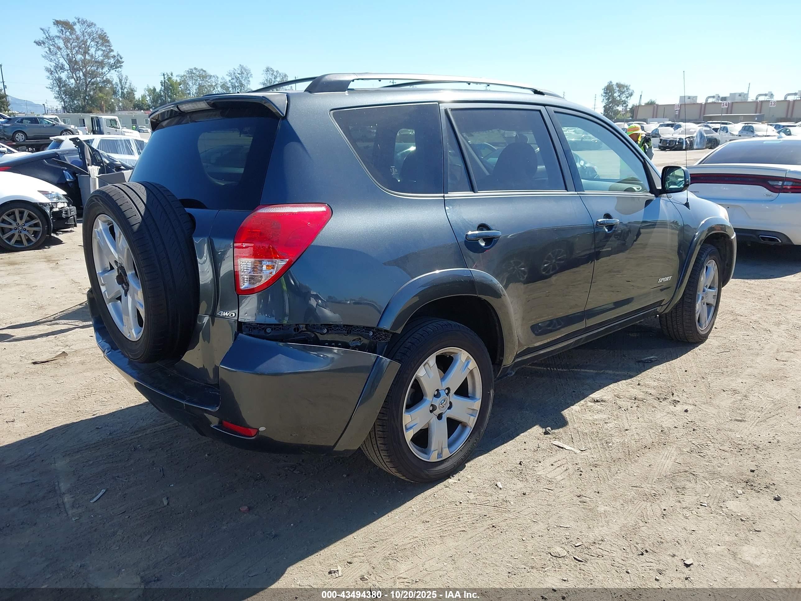 TOYOTA RAV4 image 4