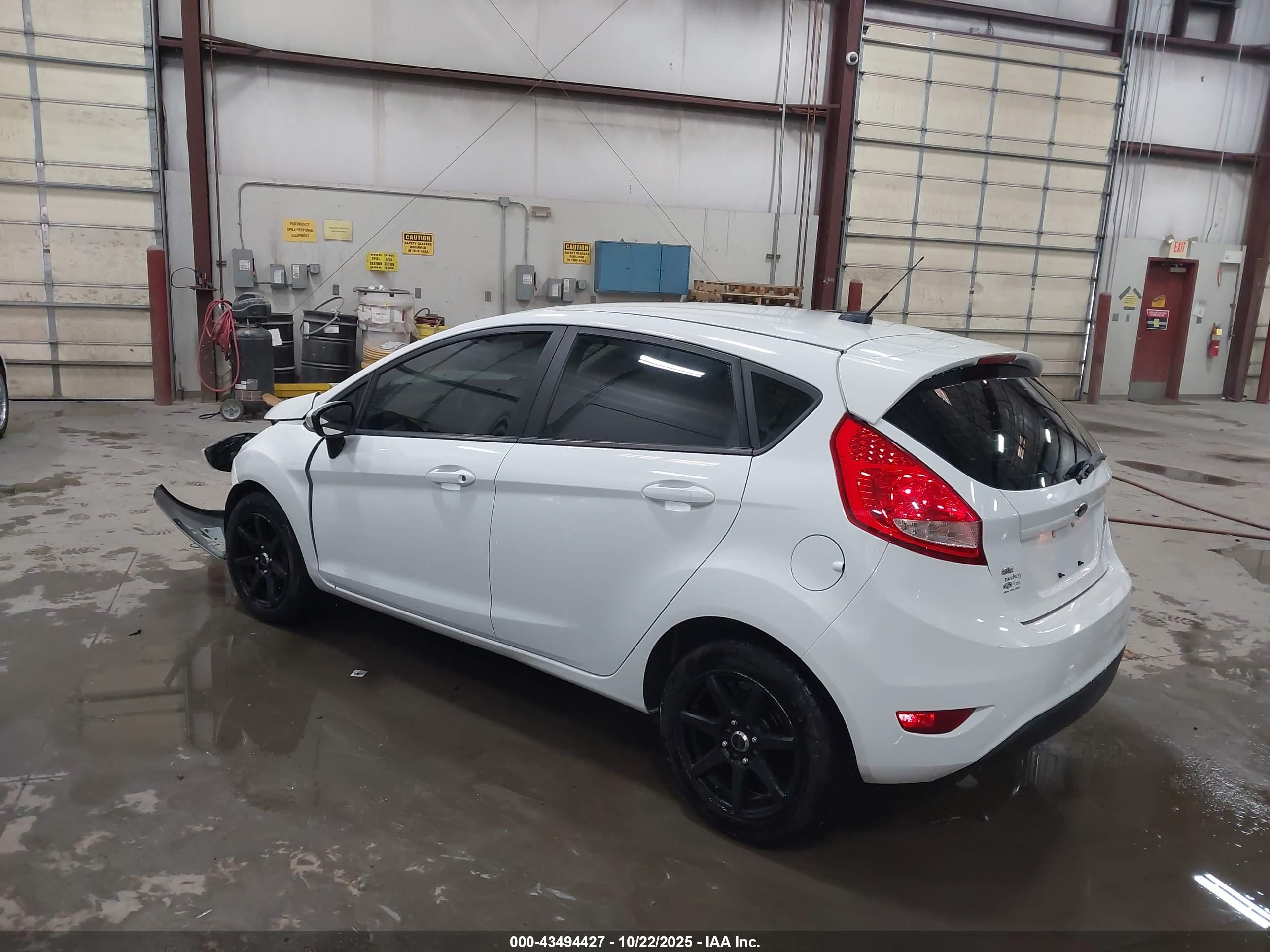 FORD FIESTA image 3