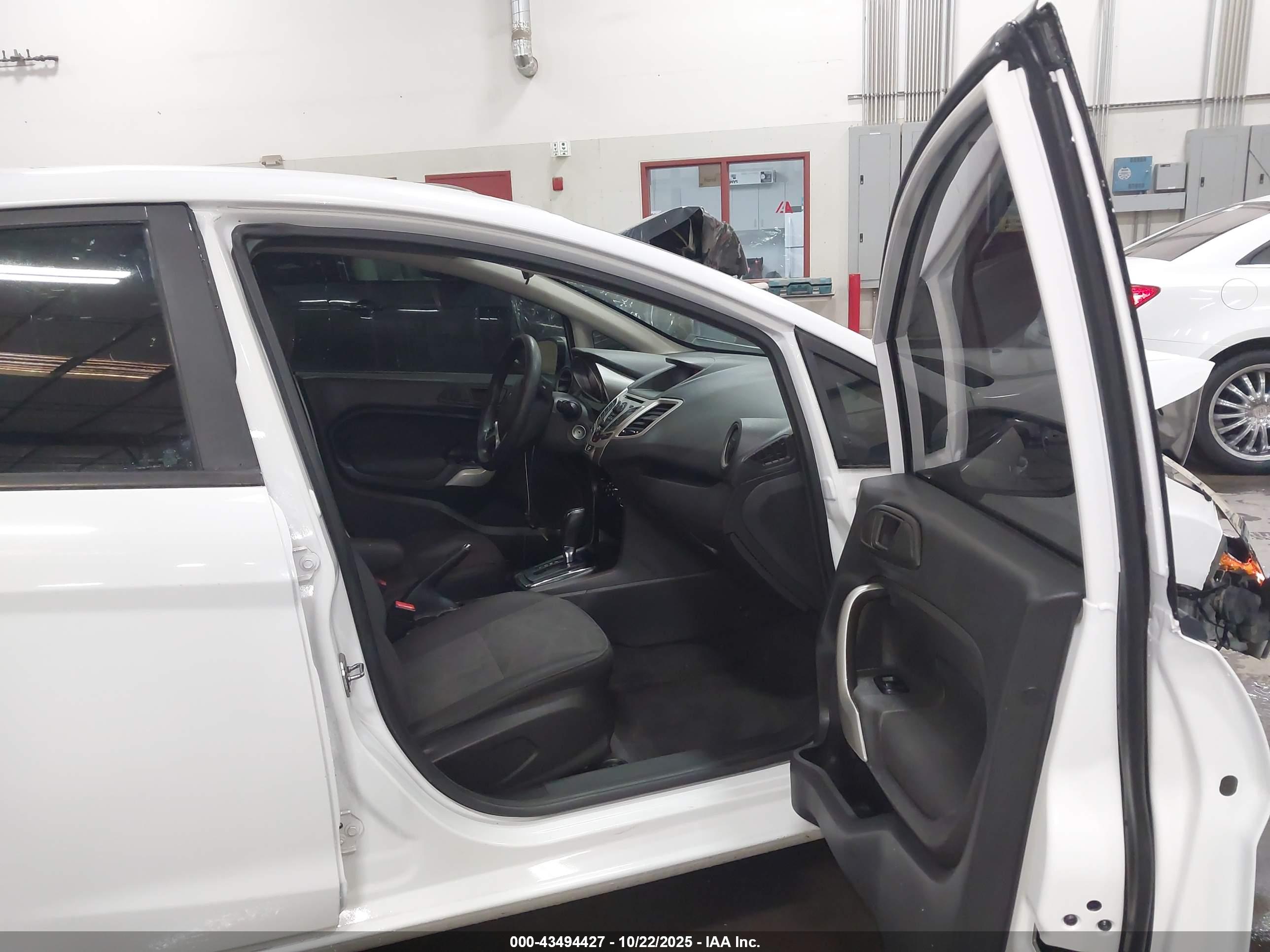 FORD FIESTA image 5