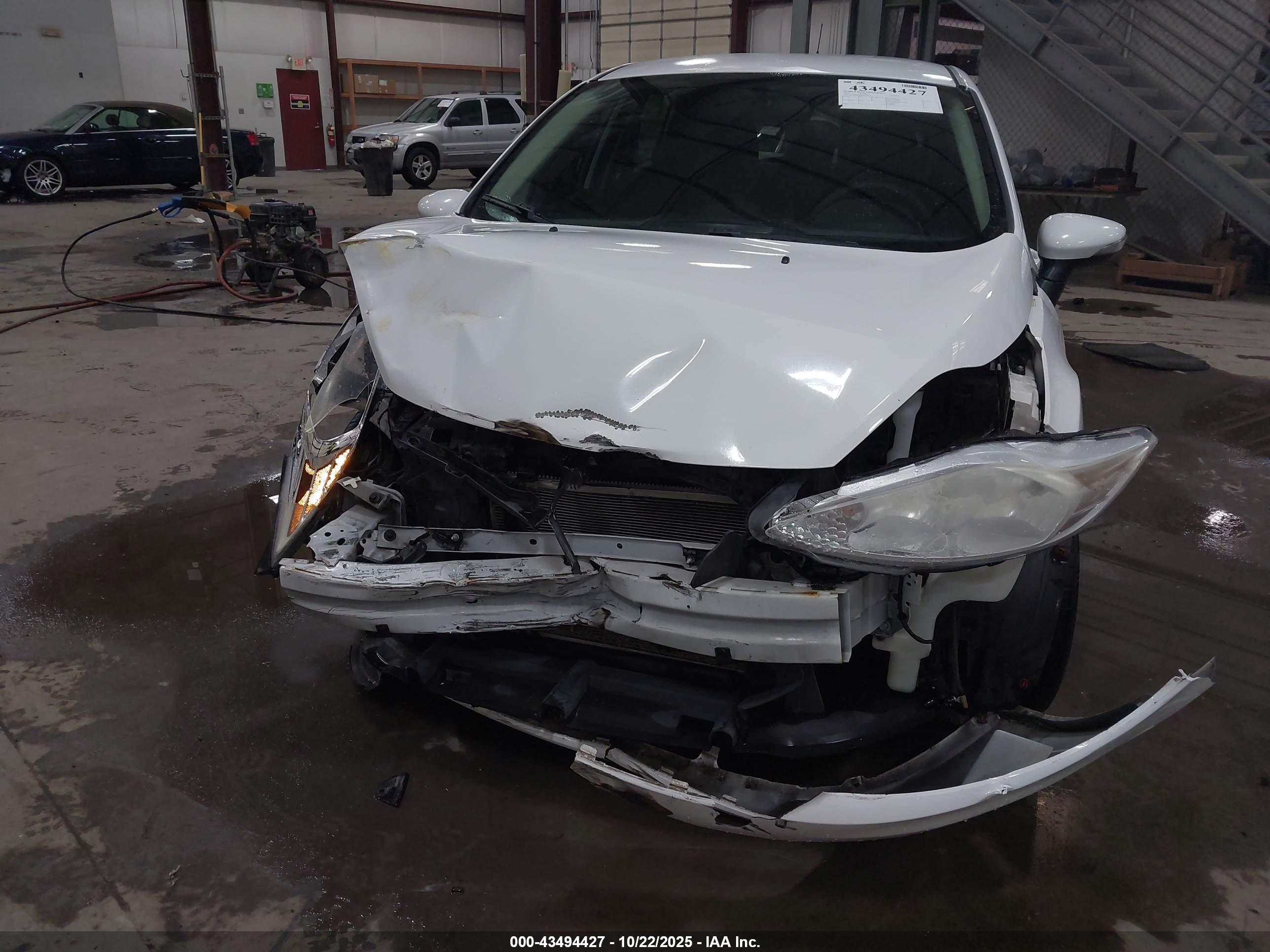 FORD FIESTA image 6