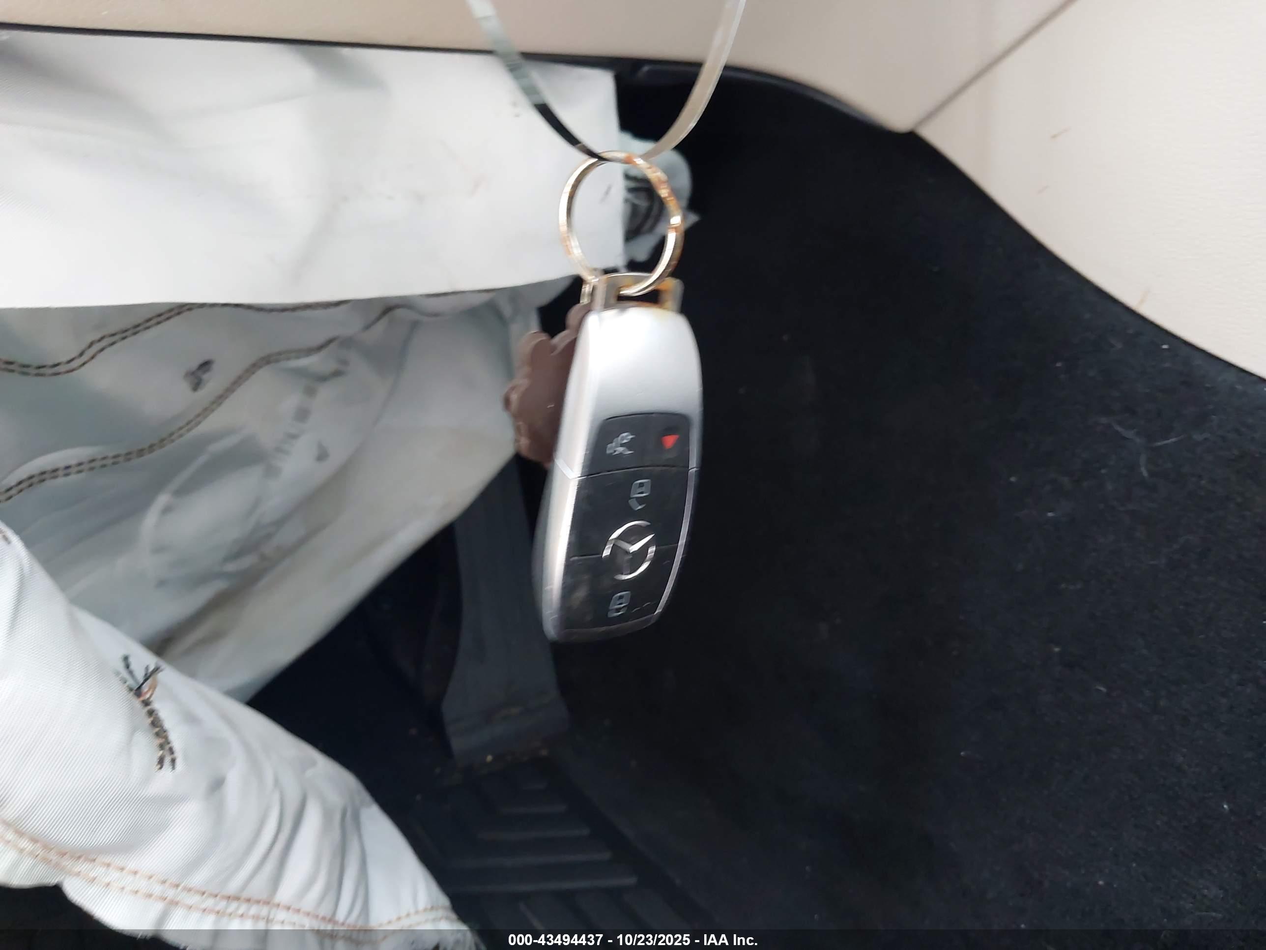 MERCEDES-BENZ GLC image 11