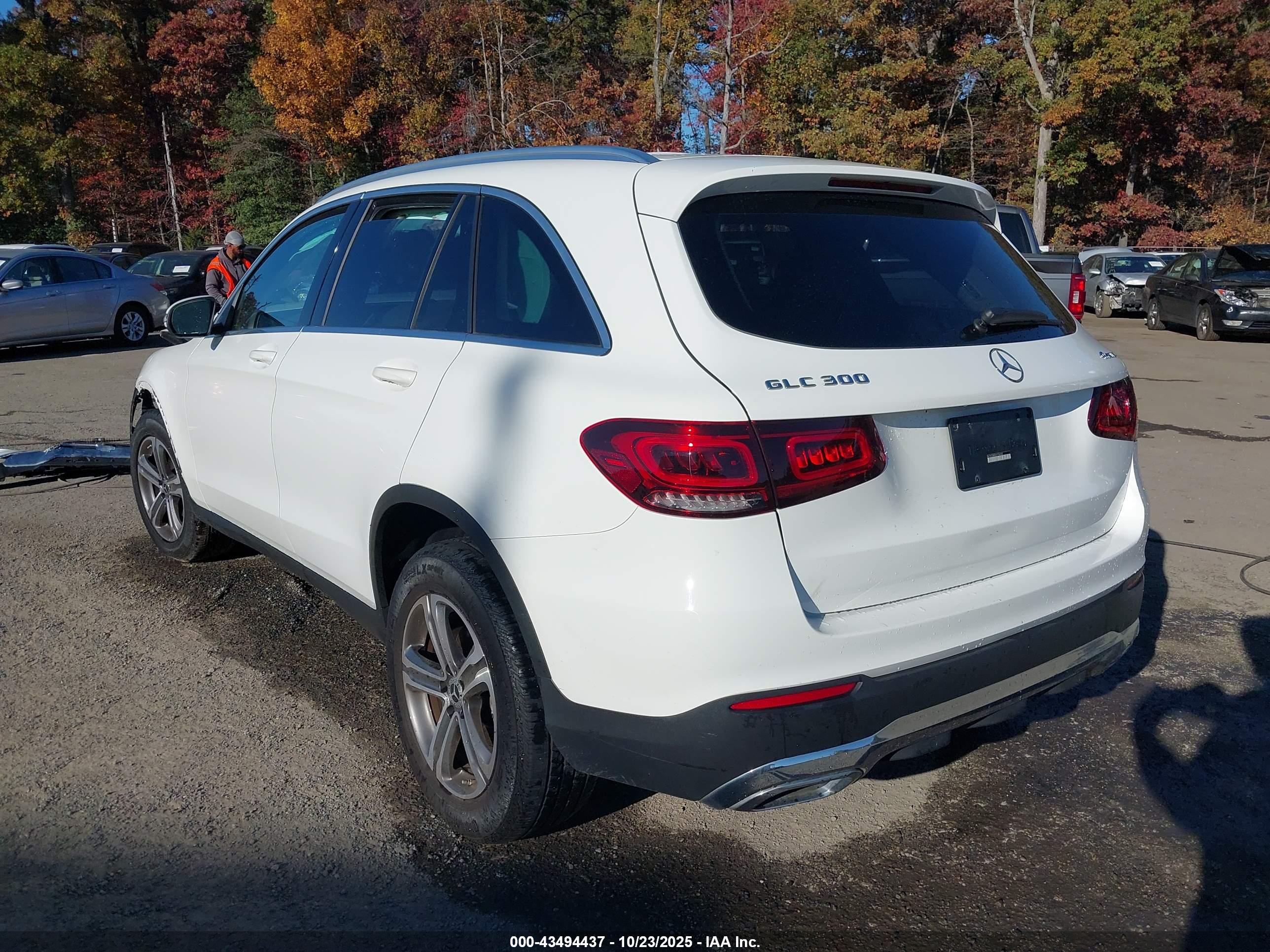 MERCEDES-BENZ GLC image 3