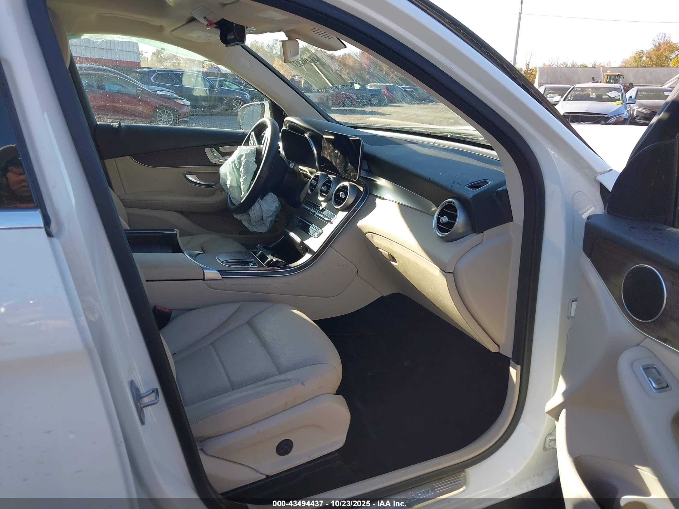 MERCEDES-BENZ GLC image 5