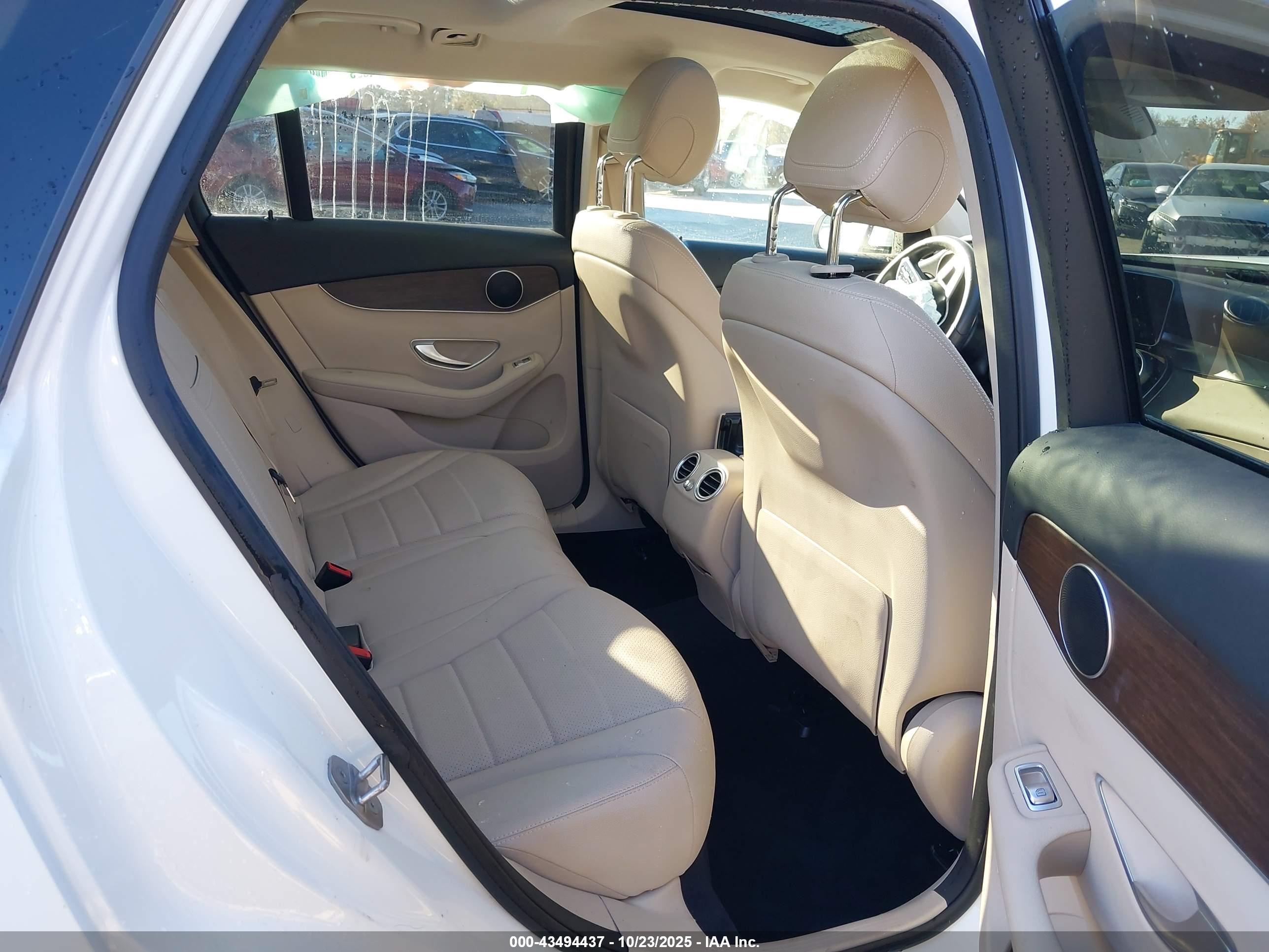 MERCEDES-BENZ GLC image 8