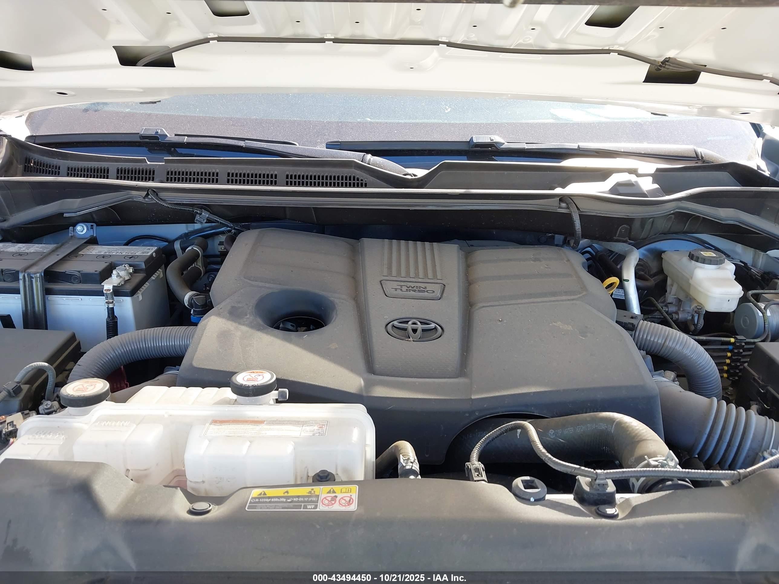 TOYOTA TUNDRA image 10