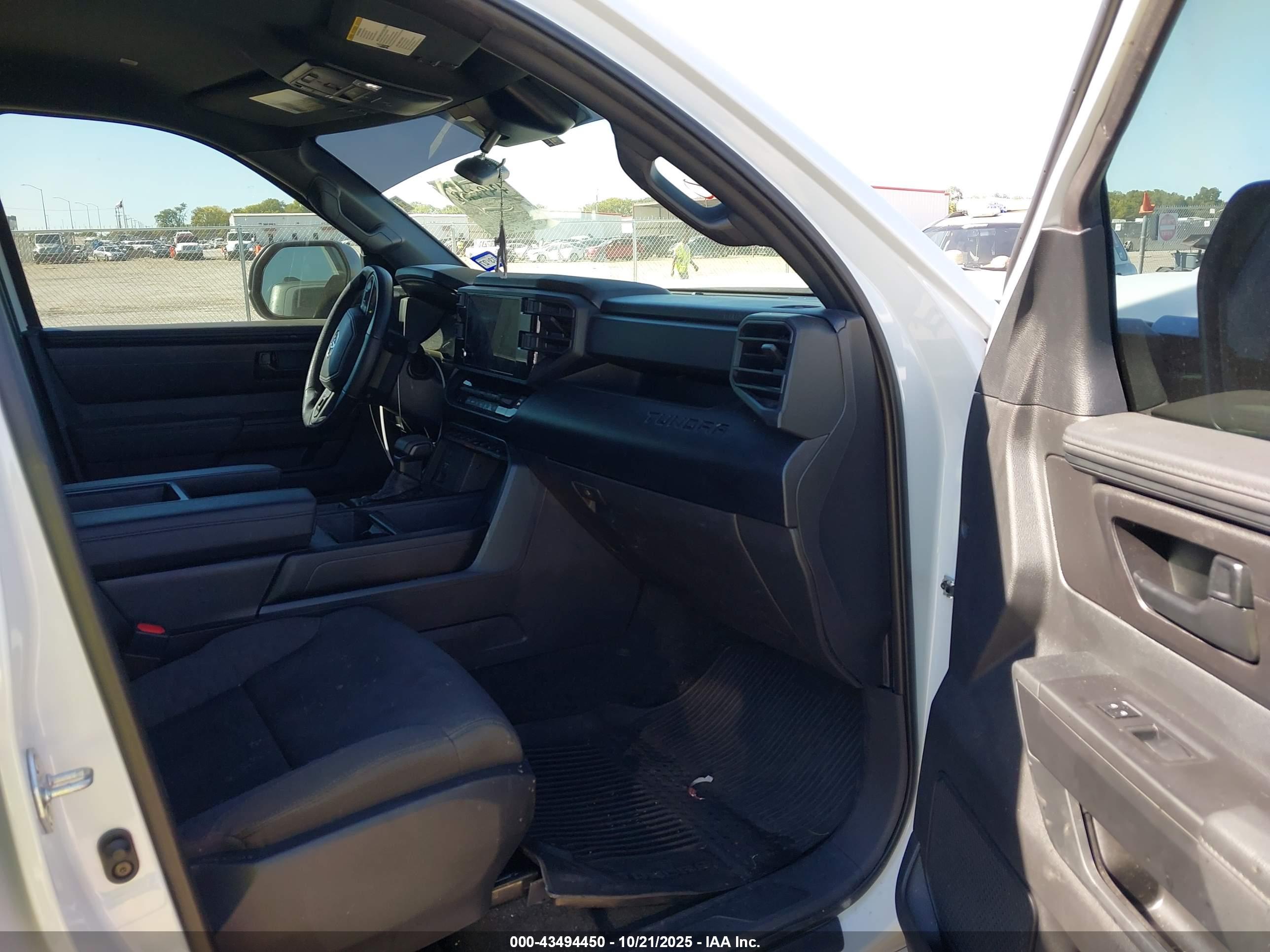 TOYOTA TUNDRA image 5