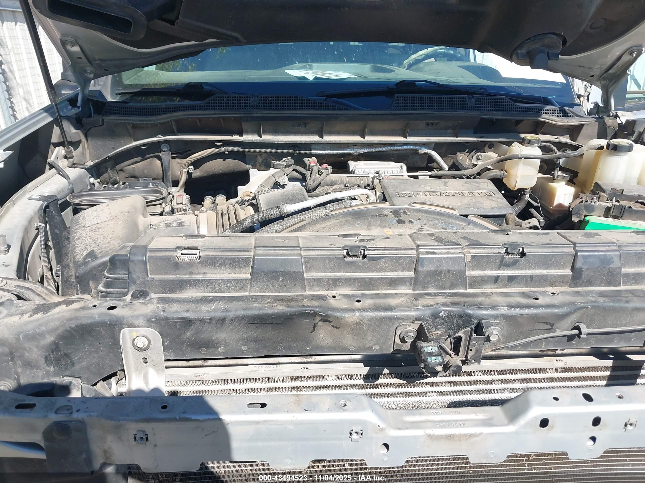 CHEVROLET SILVERADO image 10