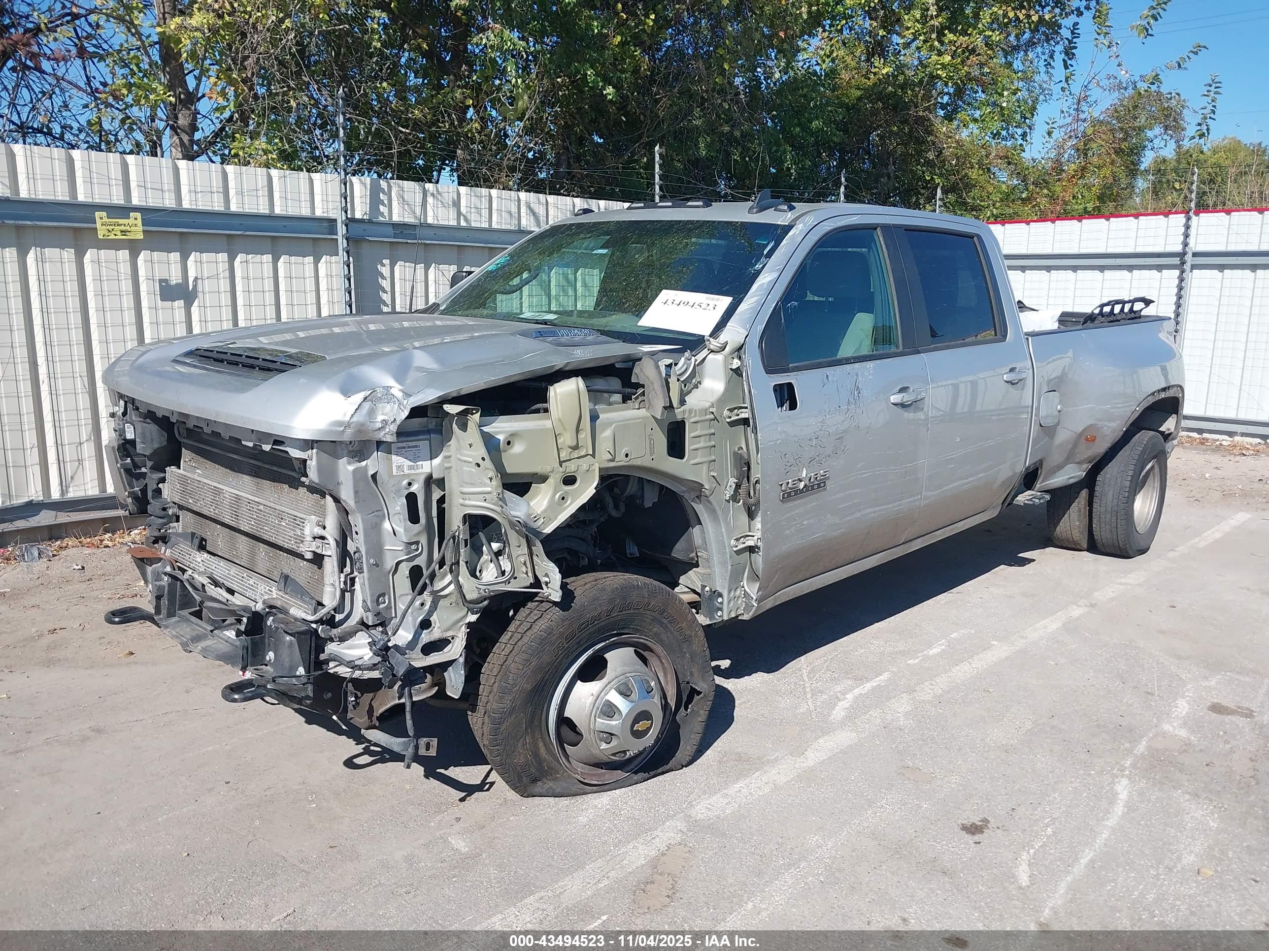 CHEVROLET SILVERADO image 2