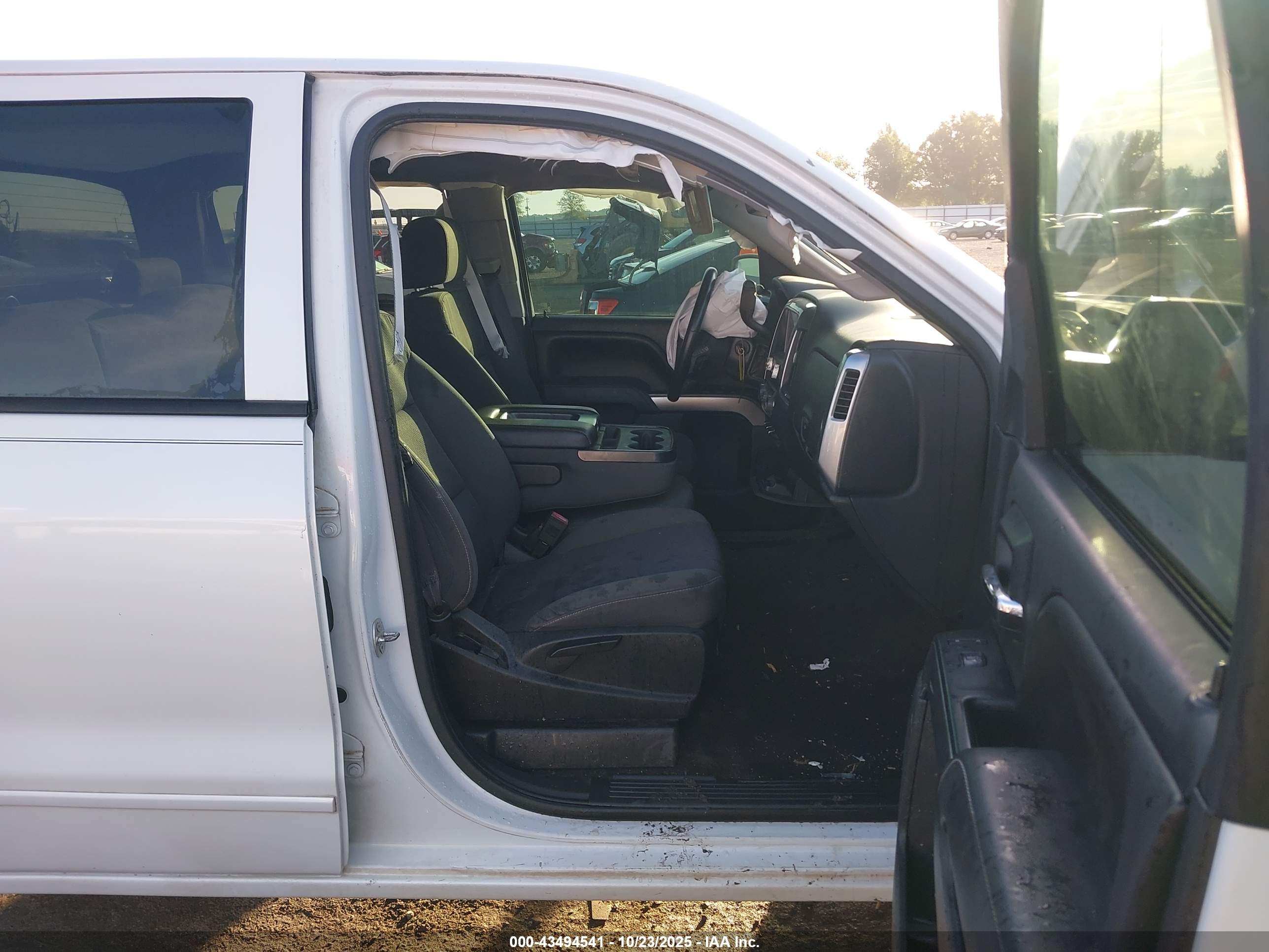 CHEVROLET SILVERADO image 5
