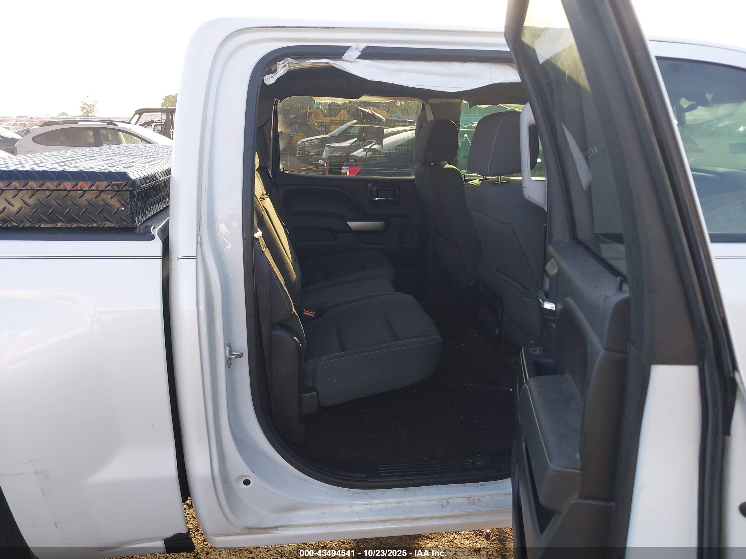 CHEVROLET SILVERADO image 8